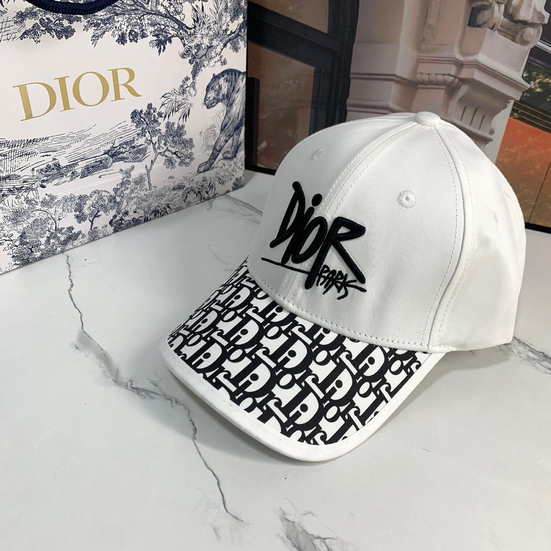 14D129M   Fashion hats