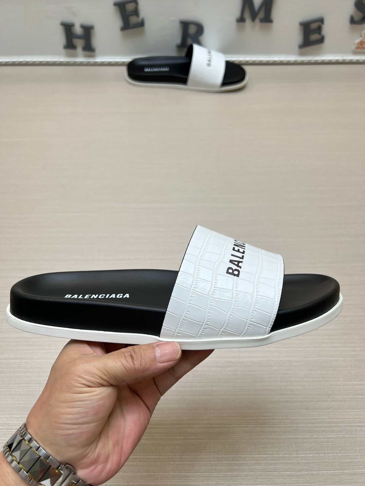 54J99Z    fashion  slippers