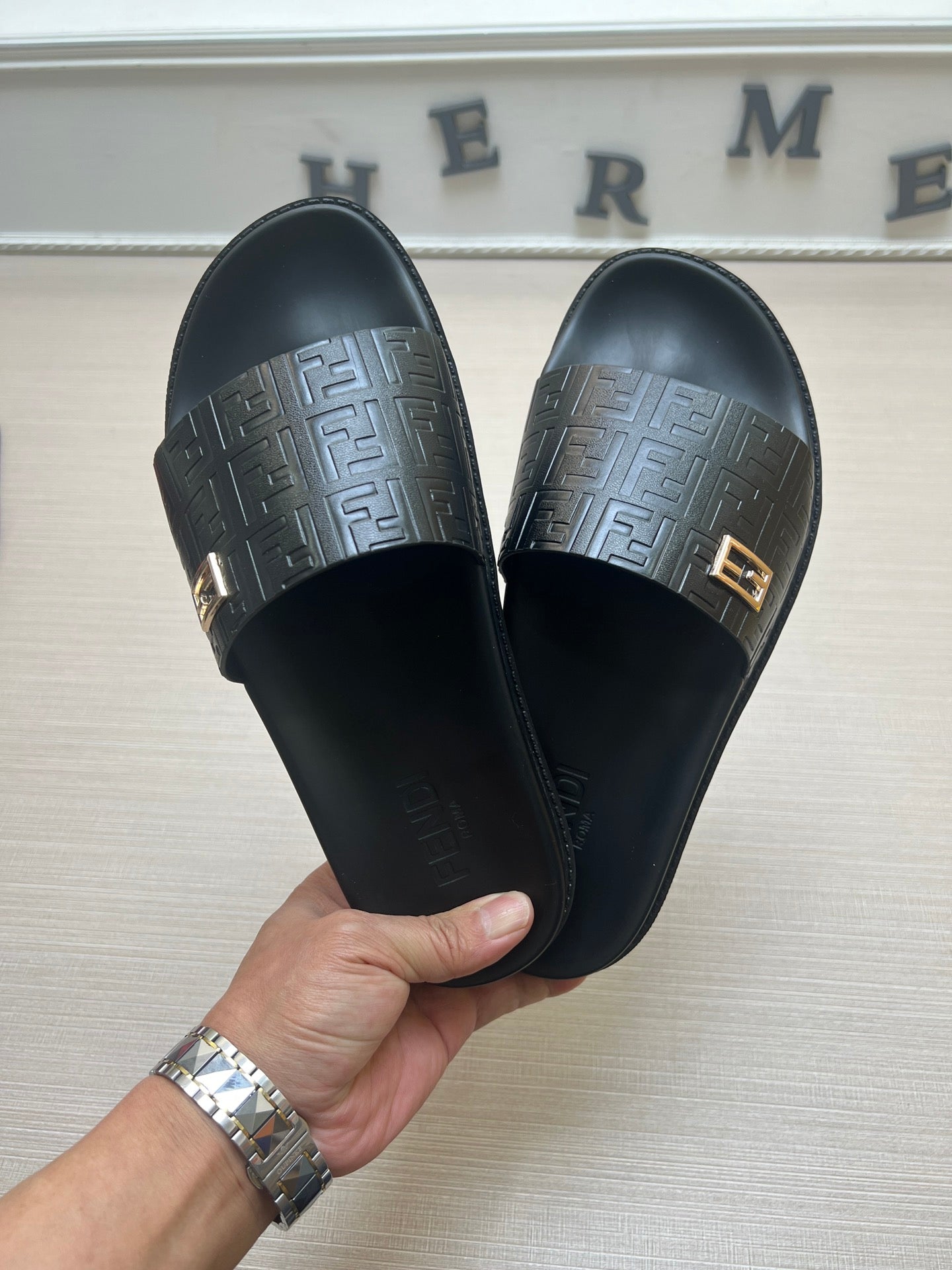 54F121Z   fashion slippers