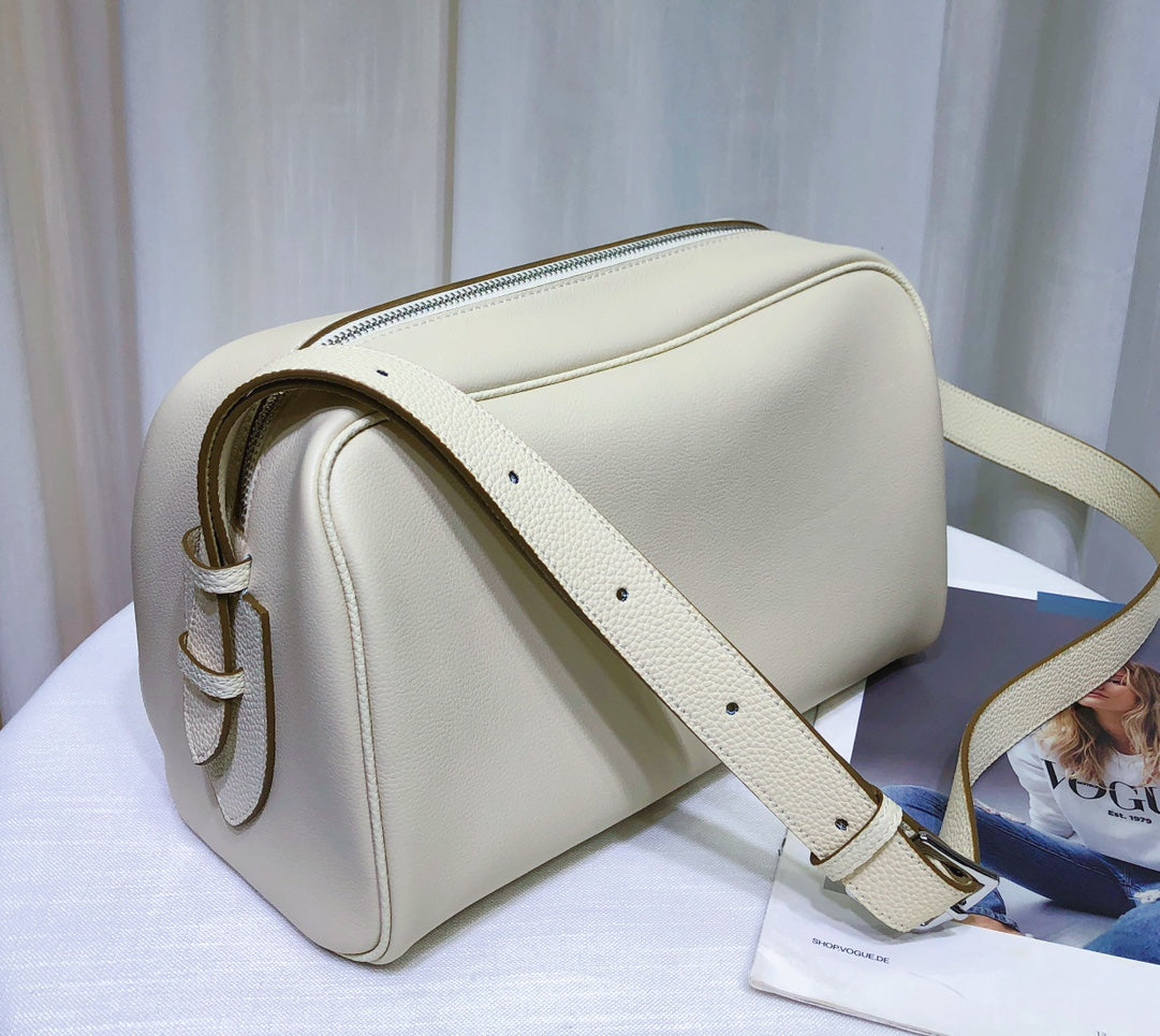 1XH69B (Fashionable leather bag )