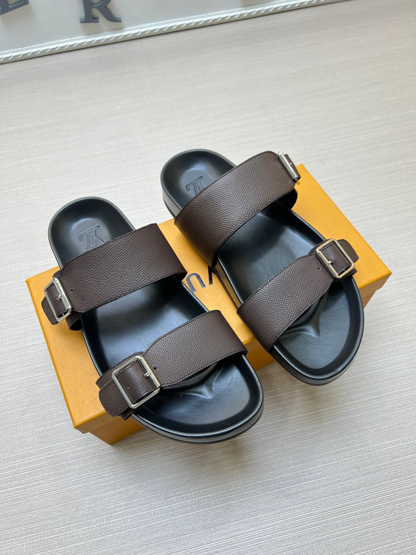 54E87Z  fashion  slippers