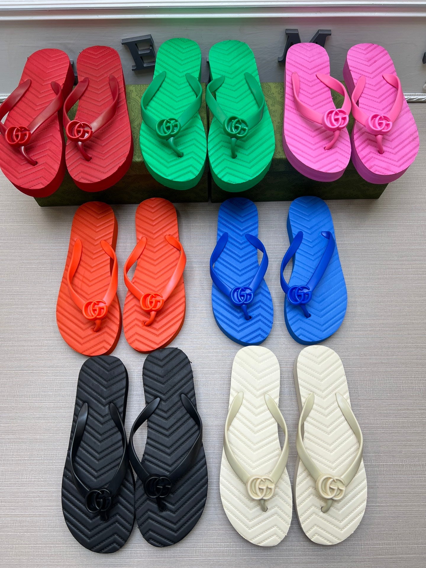 54B105Z    fashion slippers