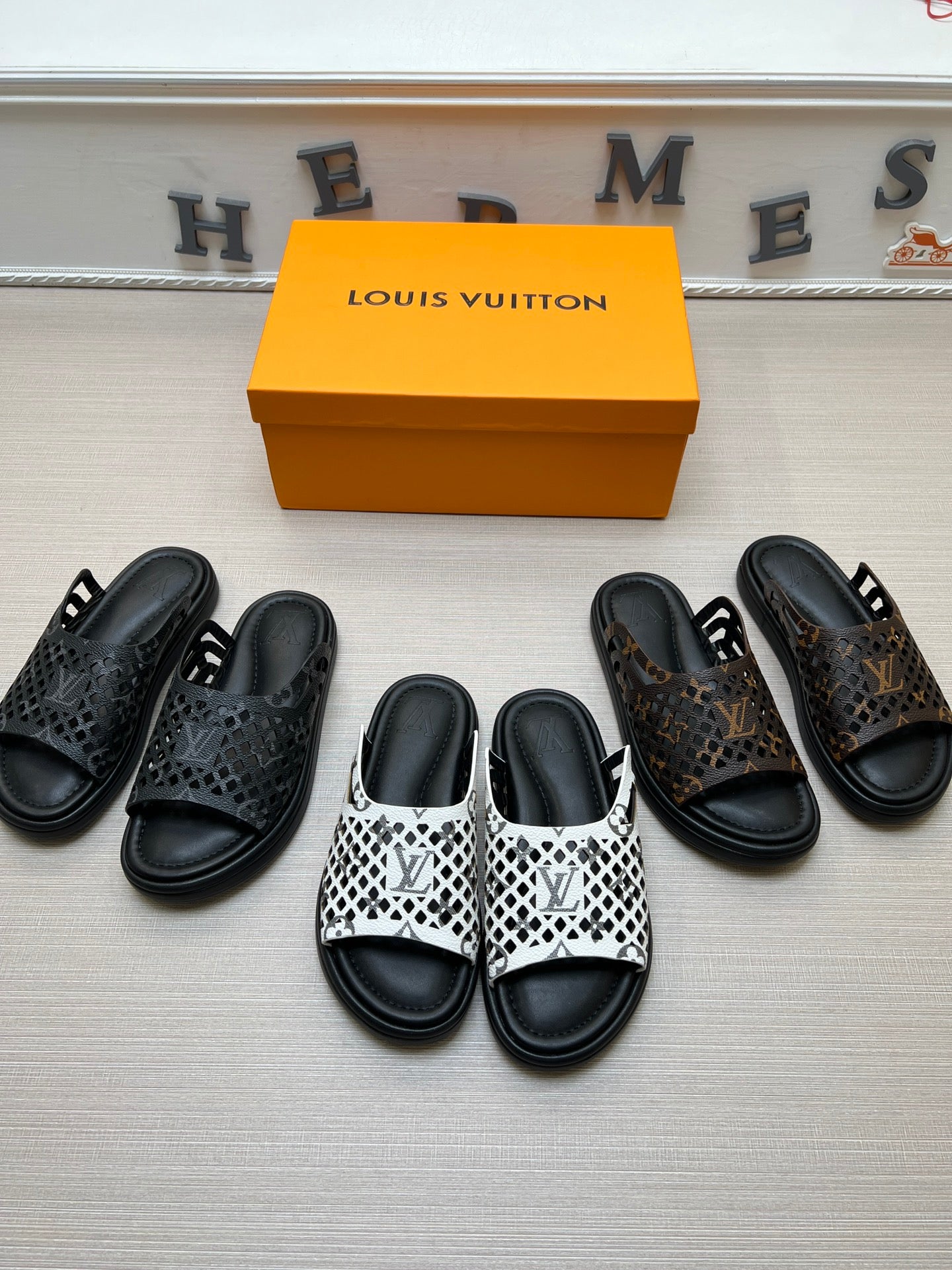 54E83Z   fashion slippers