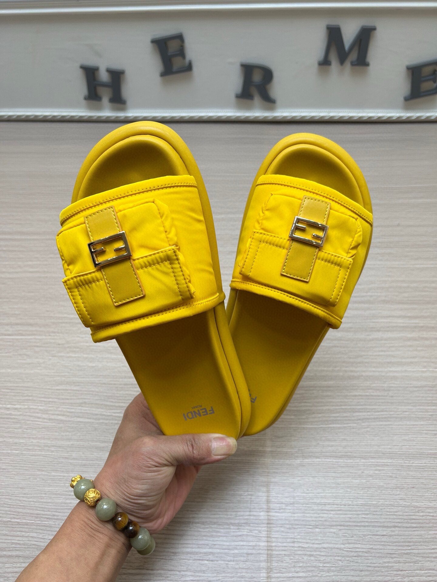 54F125Z    fashion  slippers