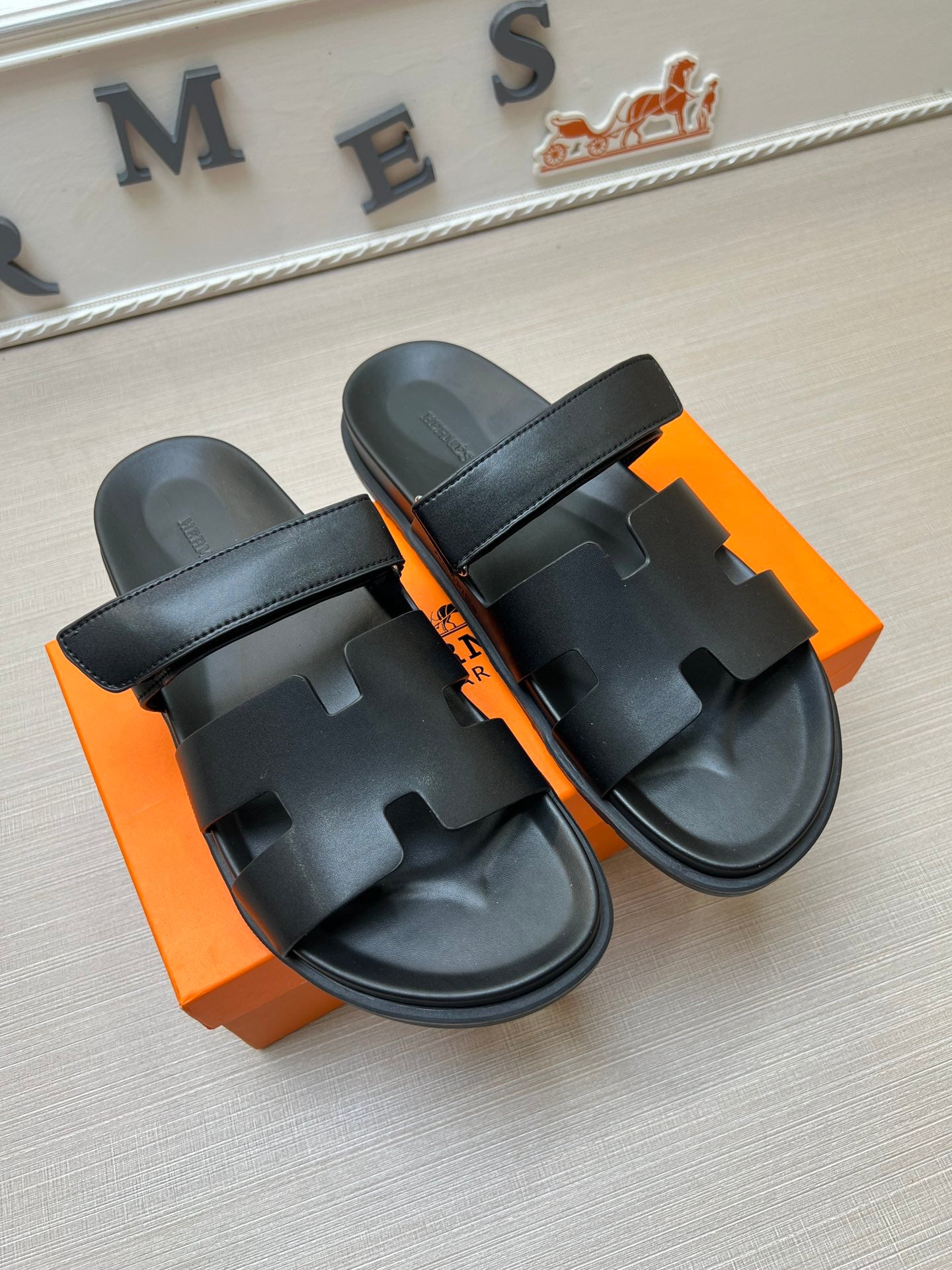 54H1Z    fashion slippers