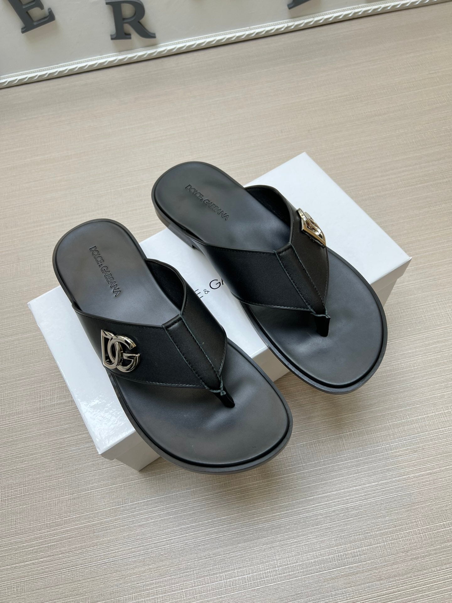 54A93Z   fashion slippers