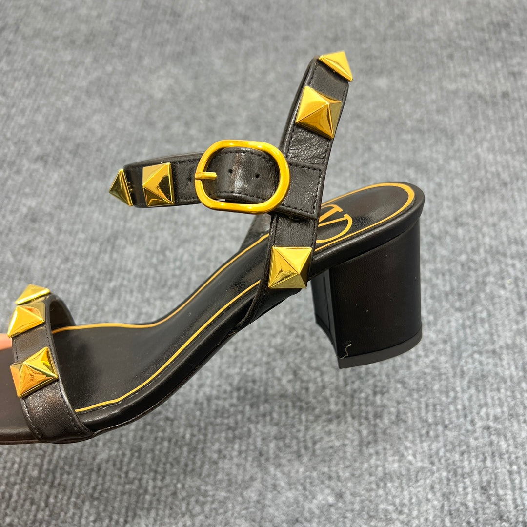 1: 1 High quality leather sandals 5YVL64Z