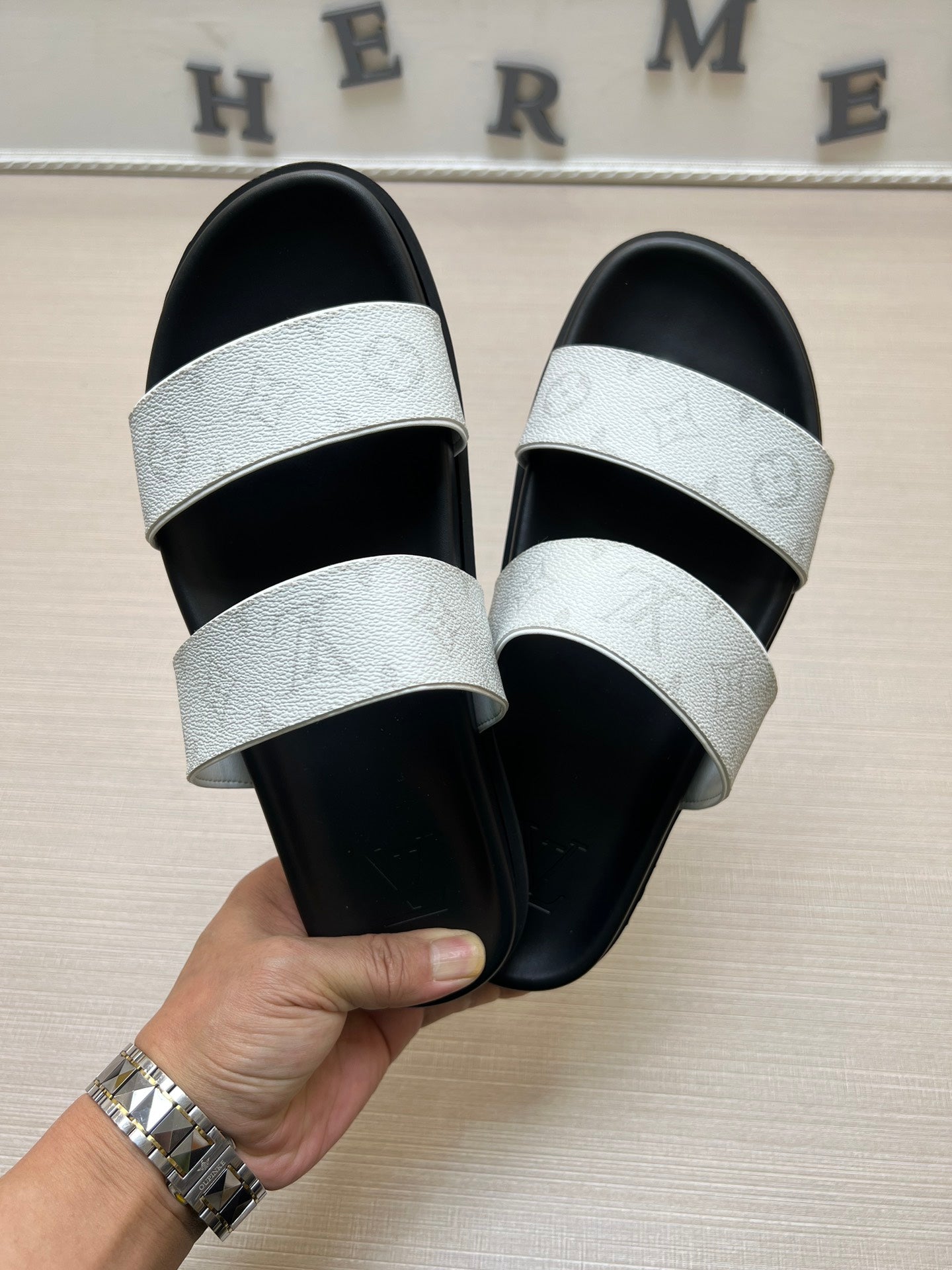 54E58Z   fashion  slippers