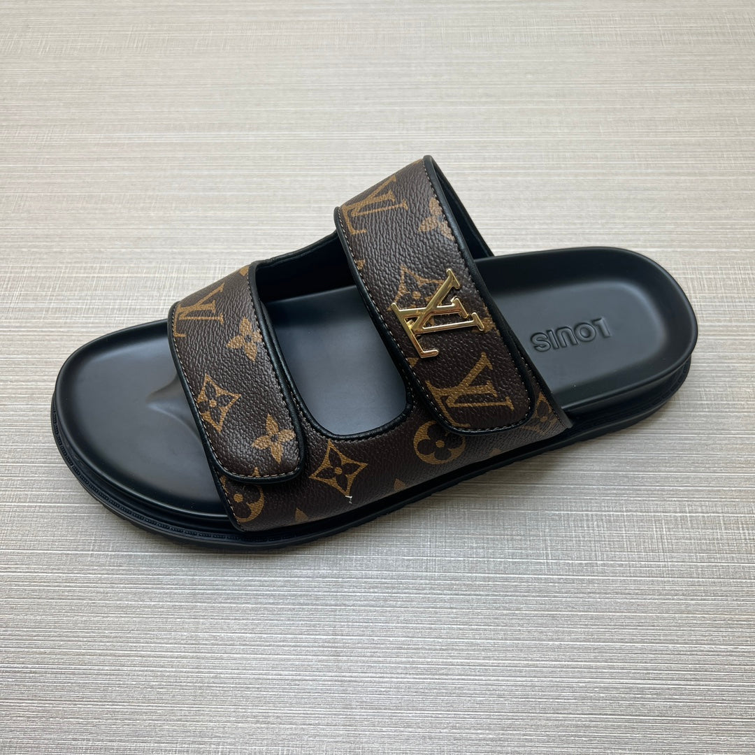 54E11Z    fashion slippers