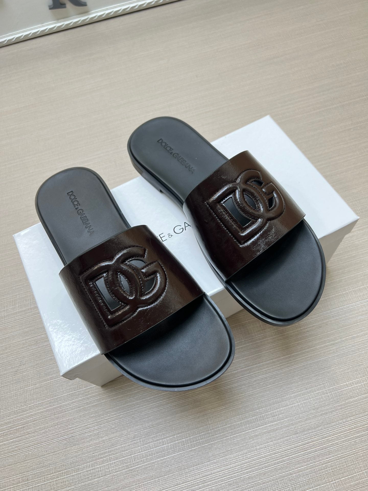 54A64Z    fashion  slippers