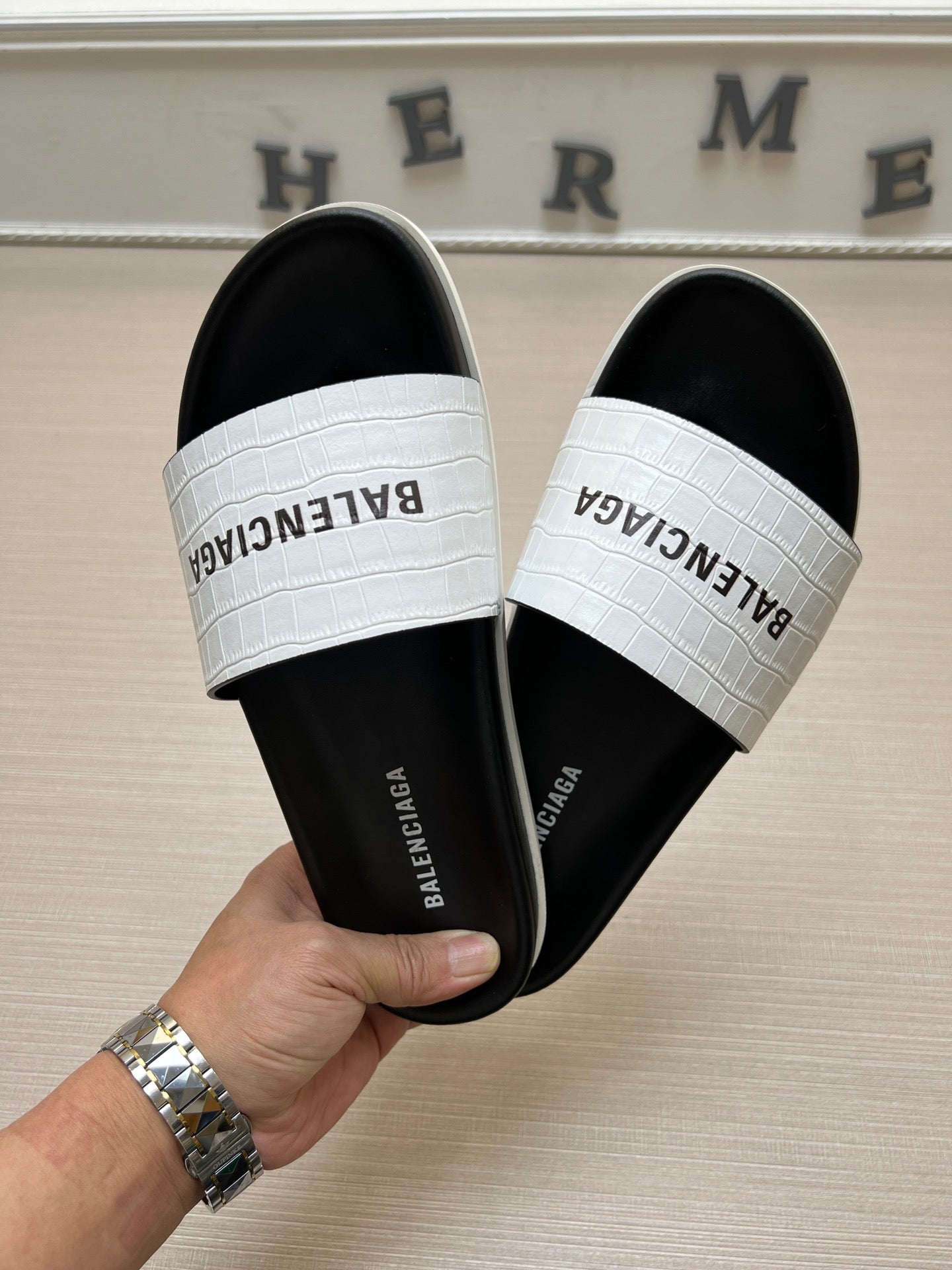 54J99Z    fashion  slippers