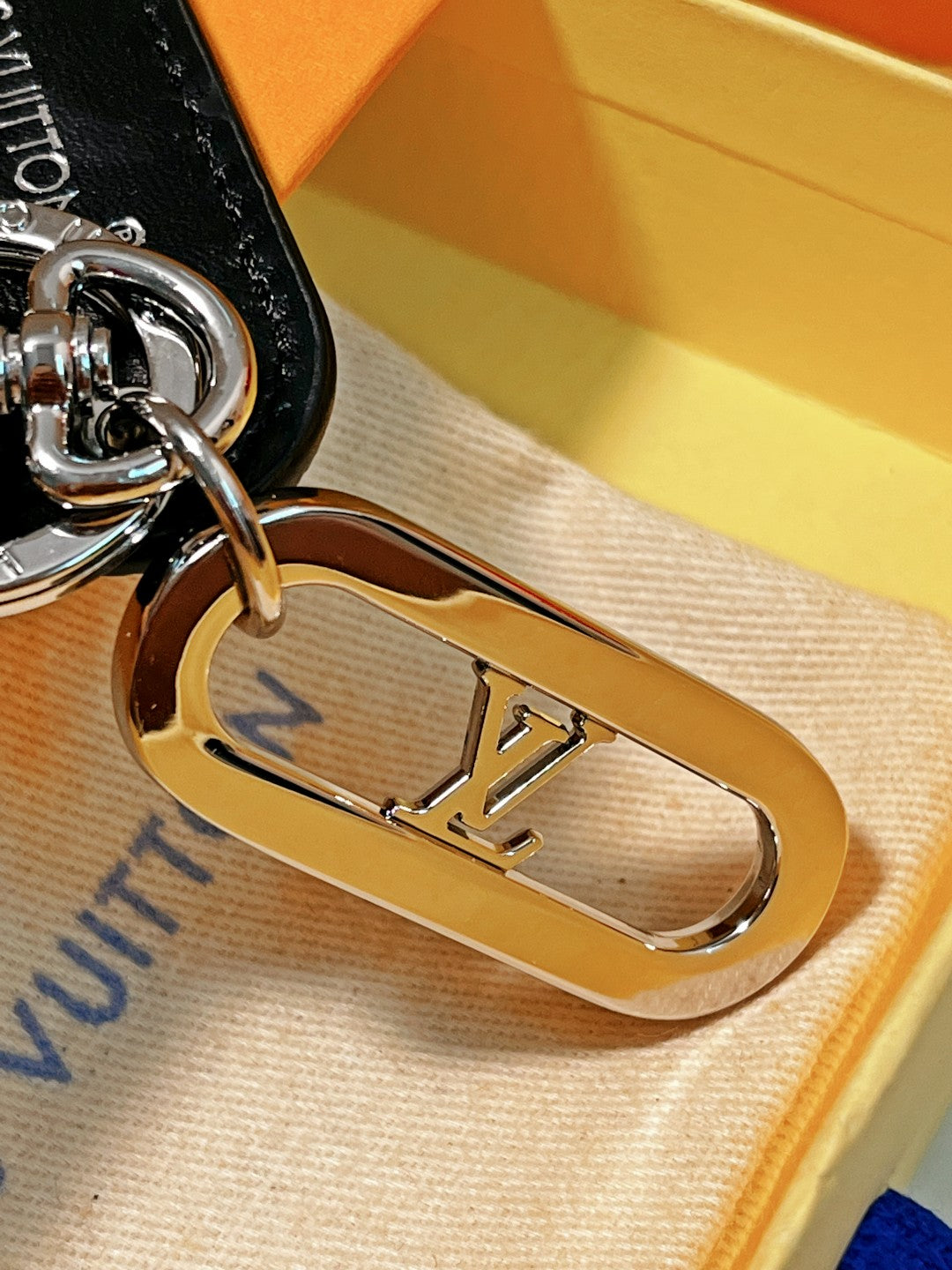 14E61A  Stylish key closure