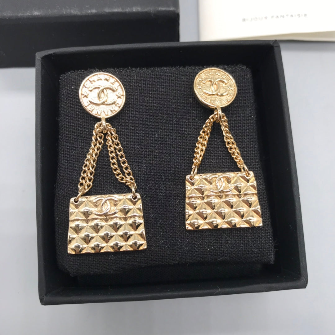 14C42E  Fashionable and high quality earrings