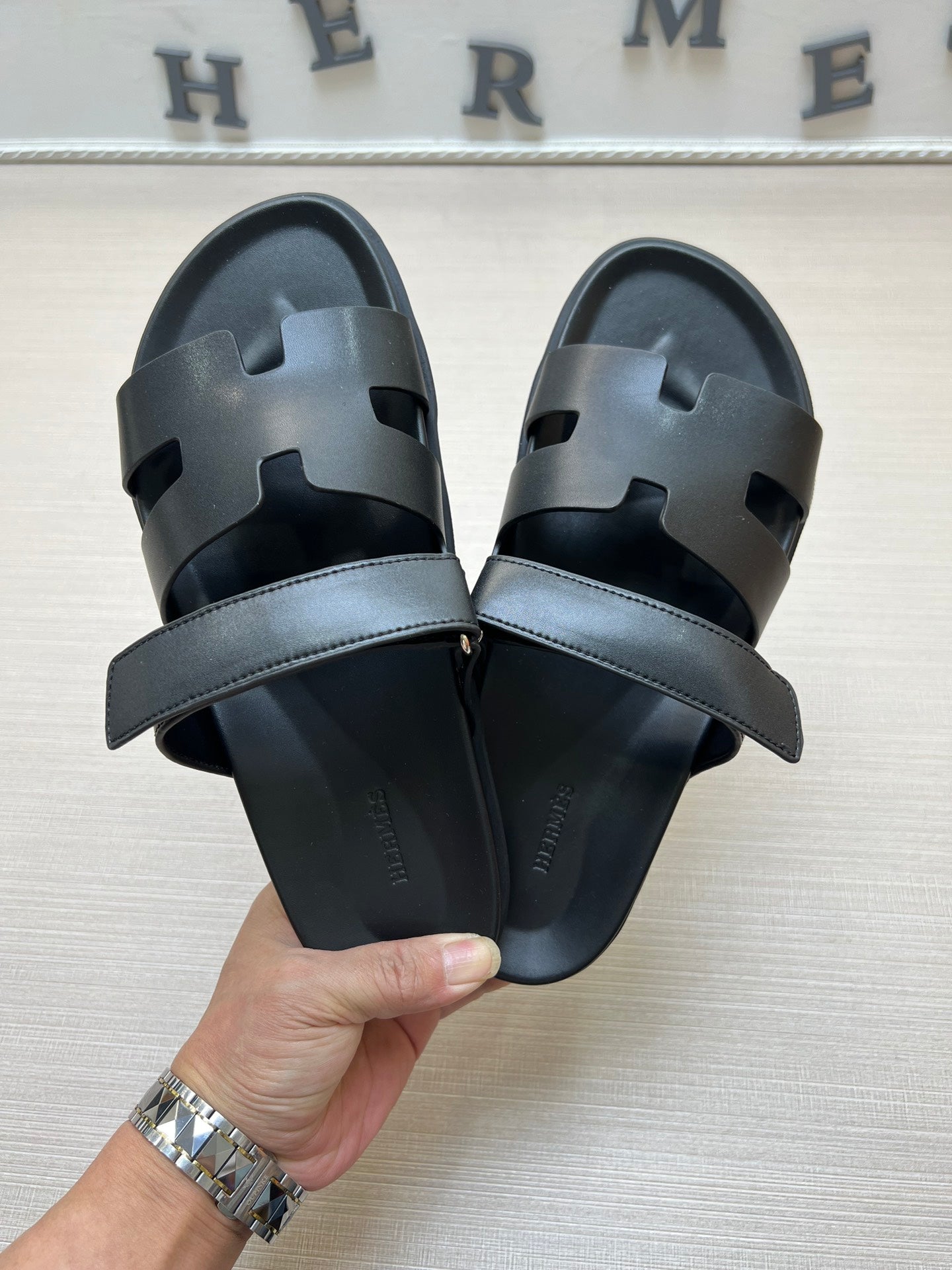 54H1Z    fashion slippers