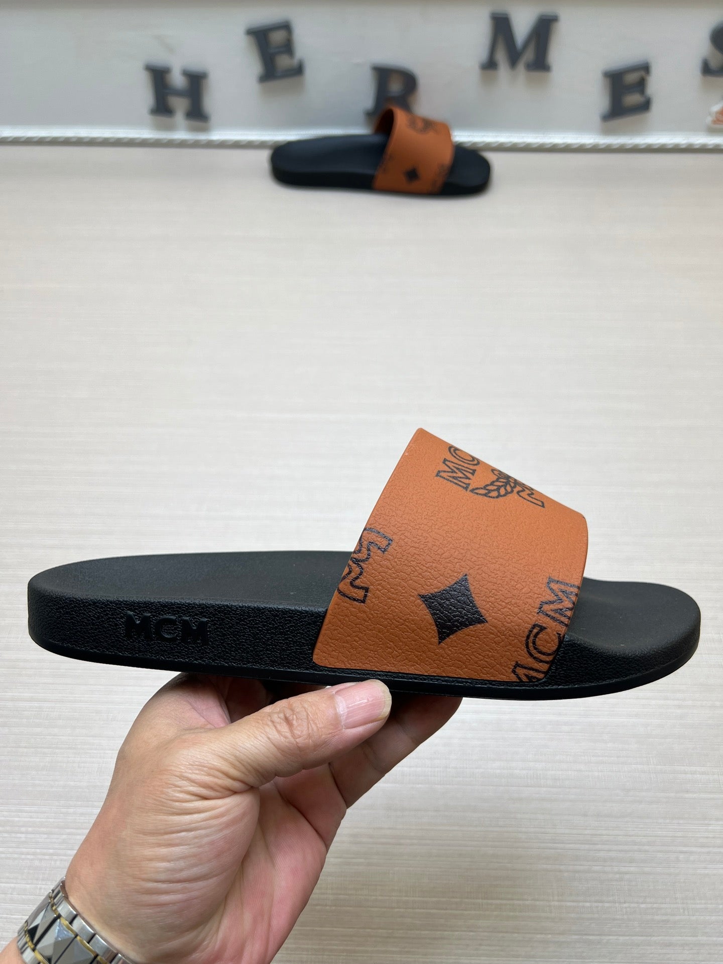 54M43Z    fashion  slippers