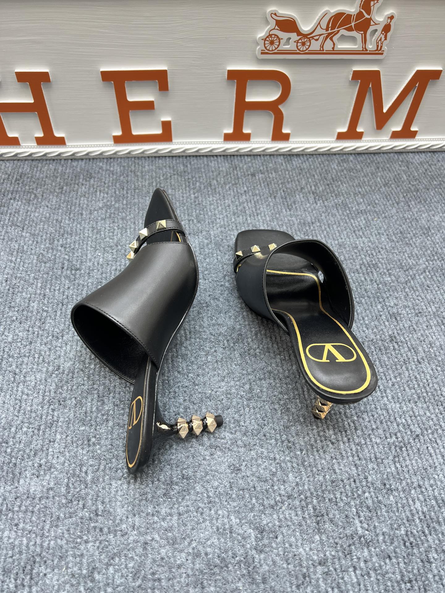 1: 1 High quality leather sandals 5YVL63Z