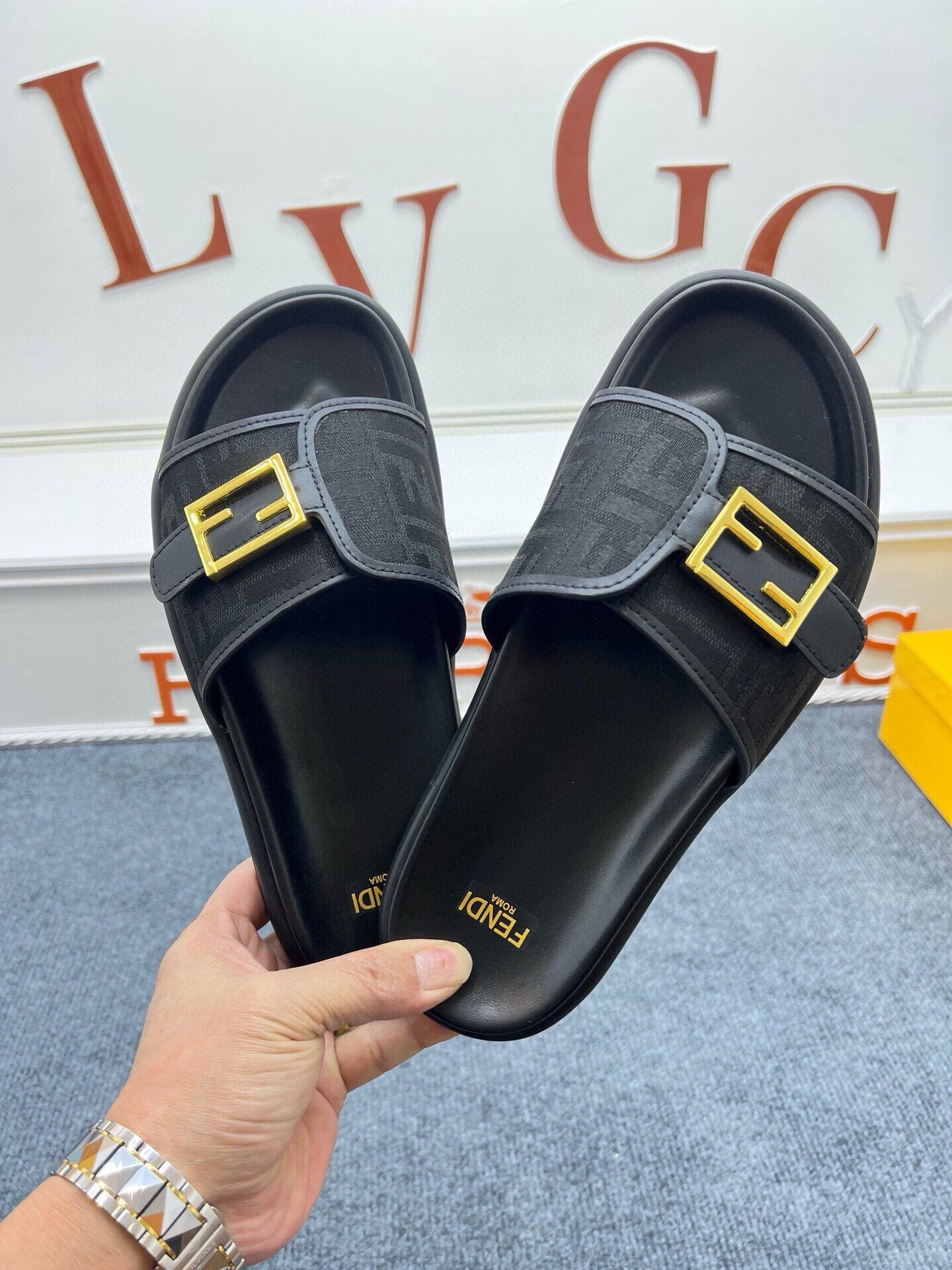 54F37Z  fashion  slippers