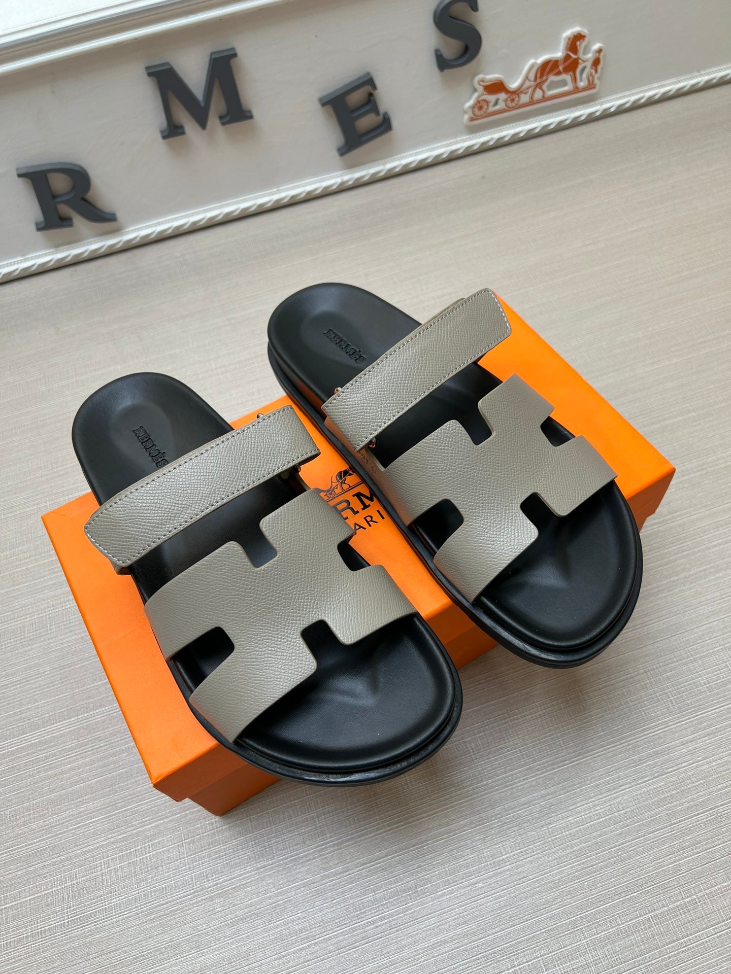 54H1Z    fashion slippers