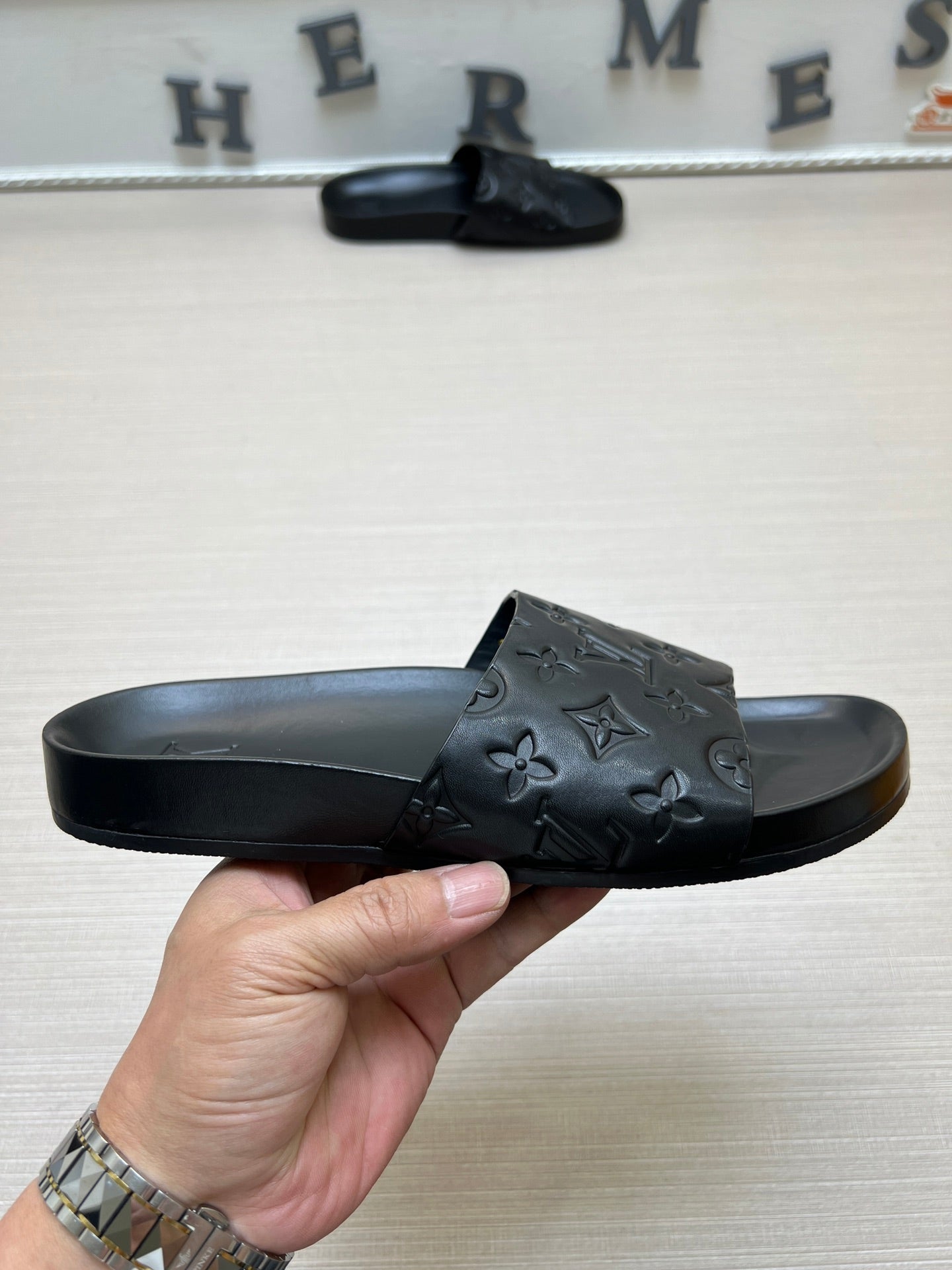 54E84Z     fashion slippers