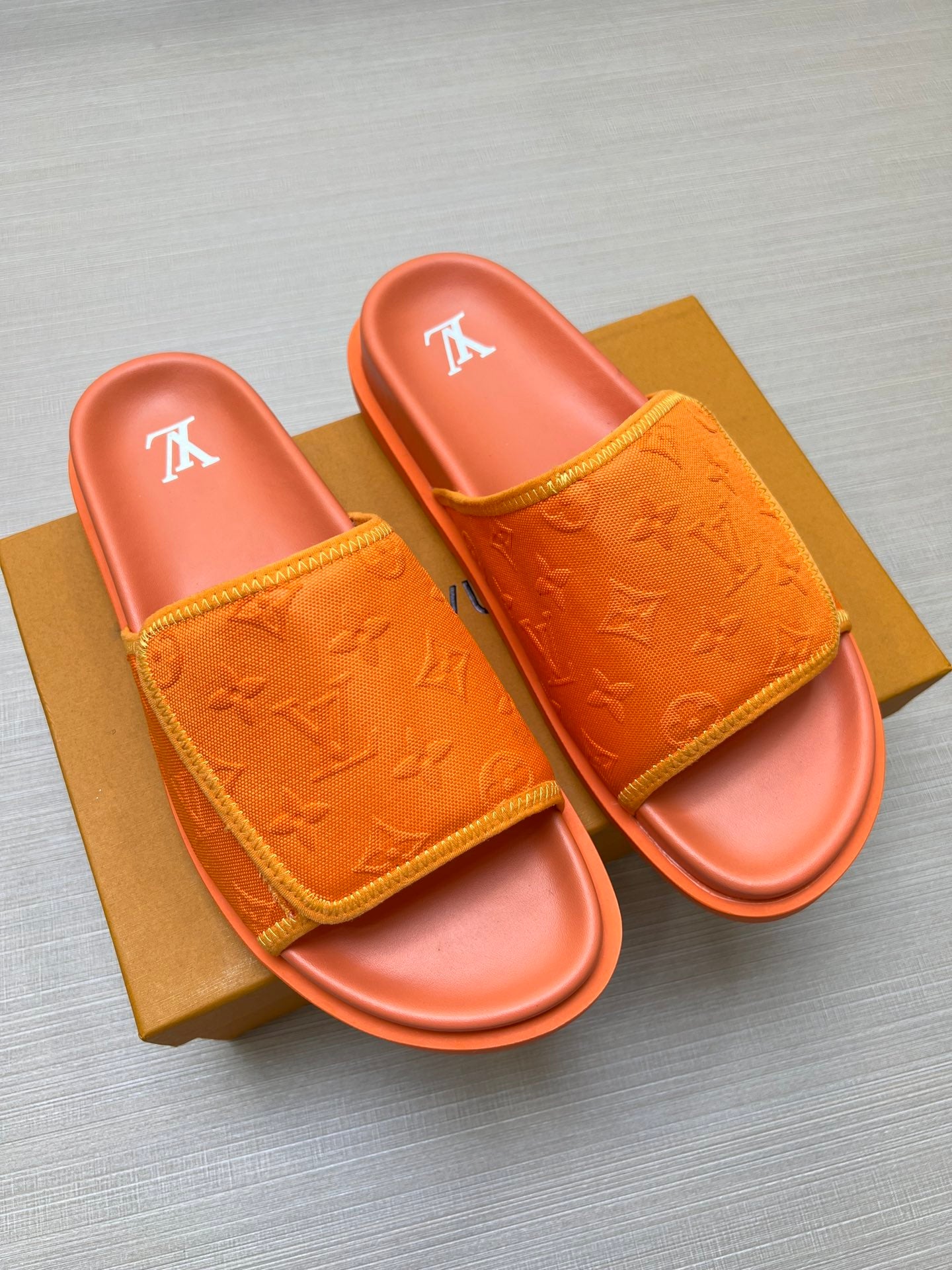 54E14Z   fashion  slippers