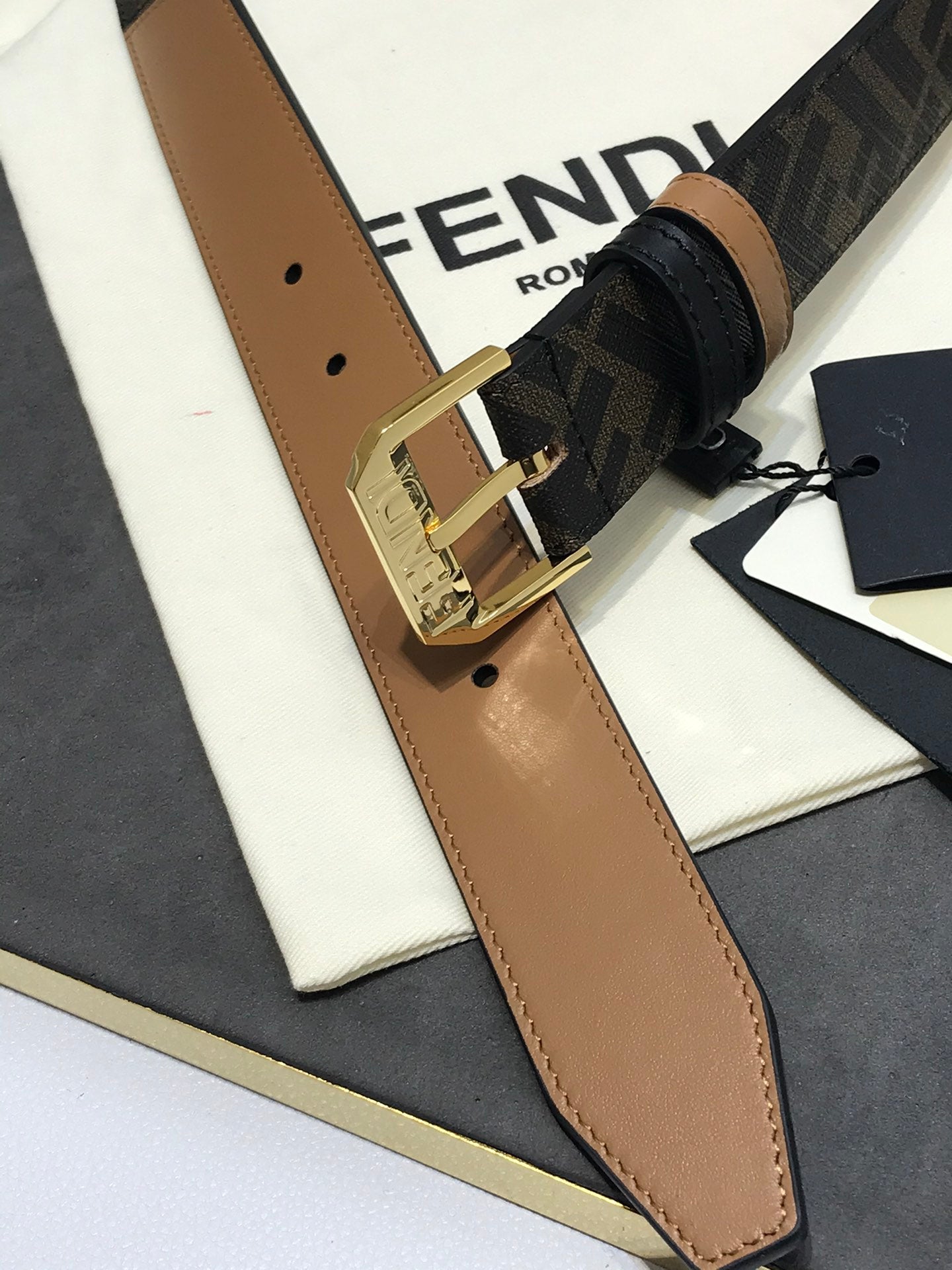 14F78P   (High quality leather belt With full package)