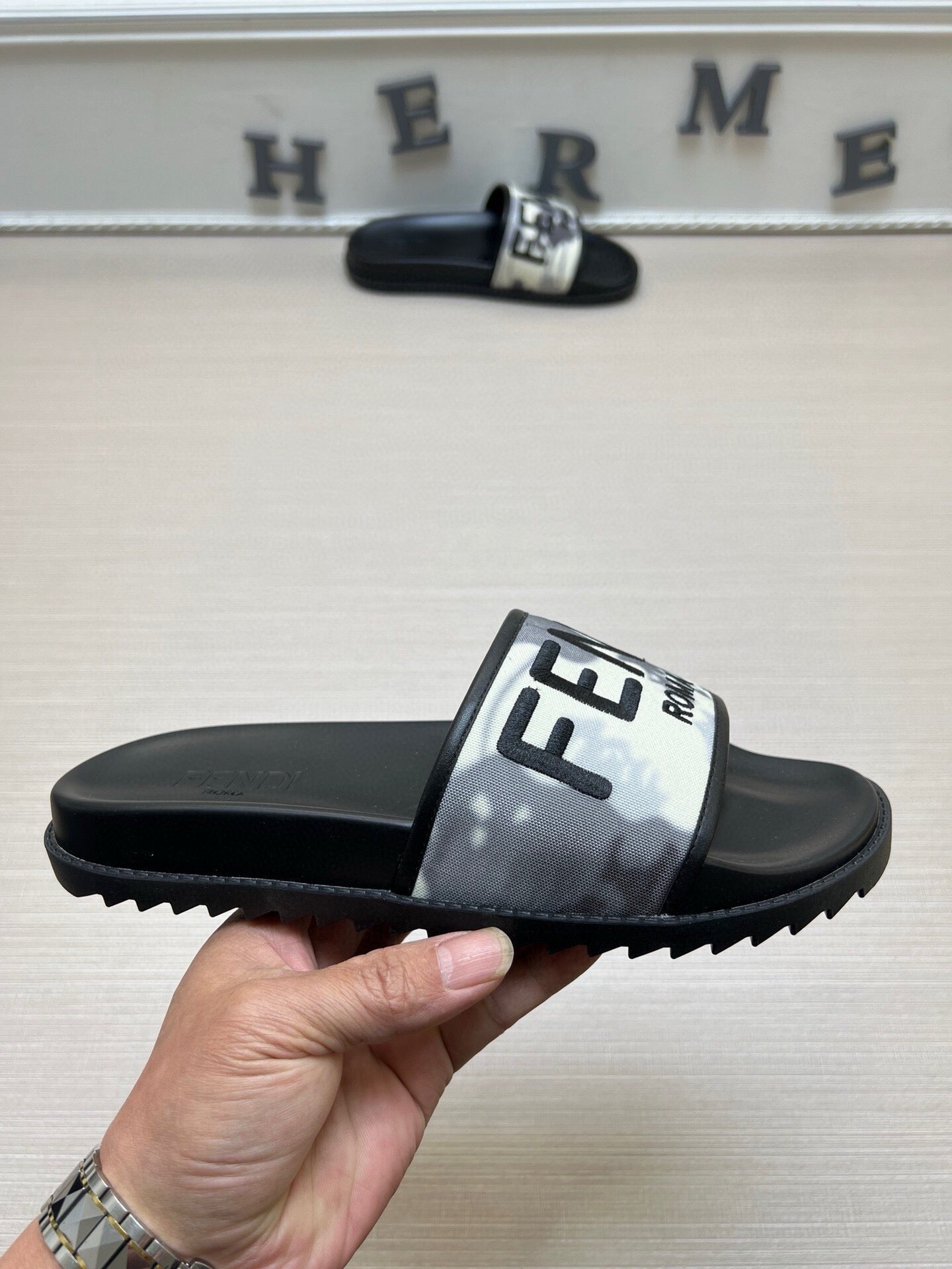 54F24Z  fashion slippers