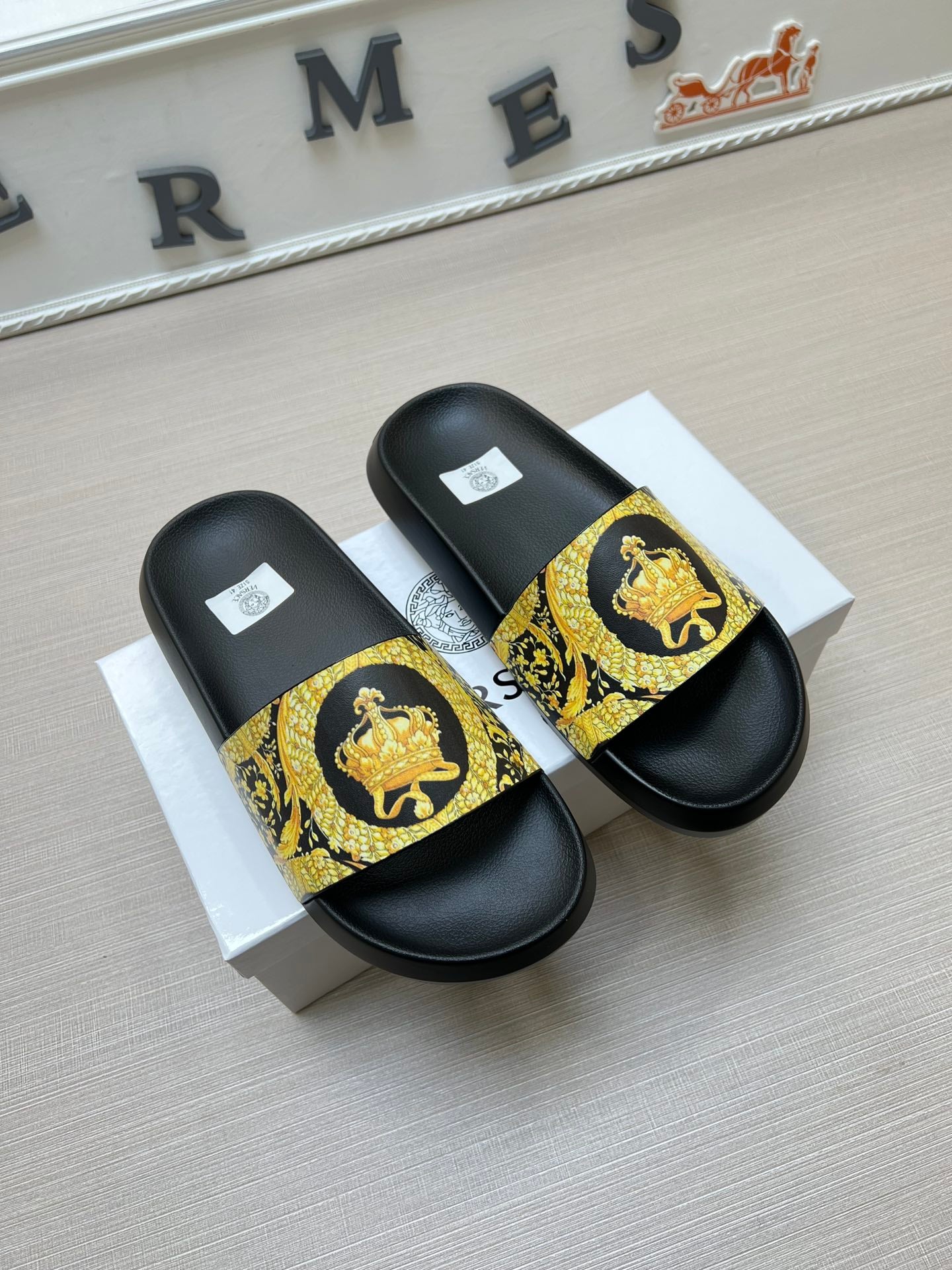 54V163Z   fashion  slippers