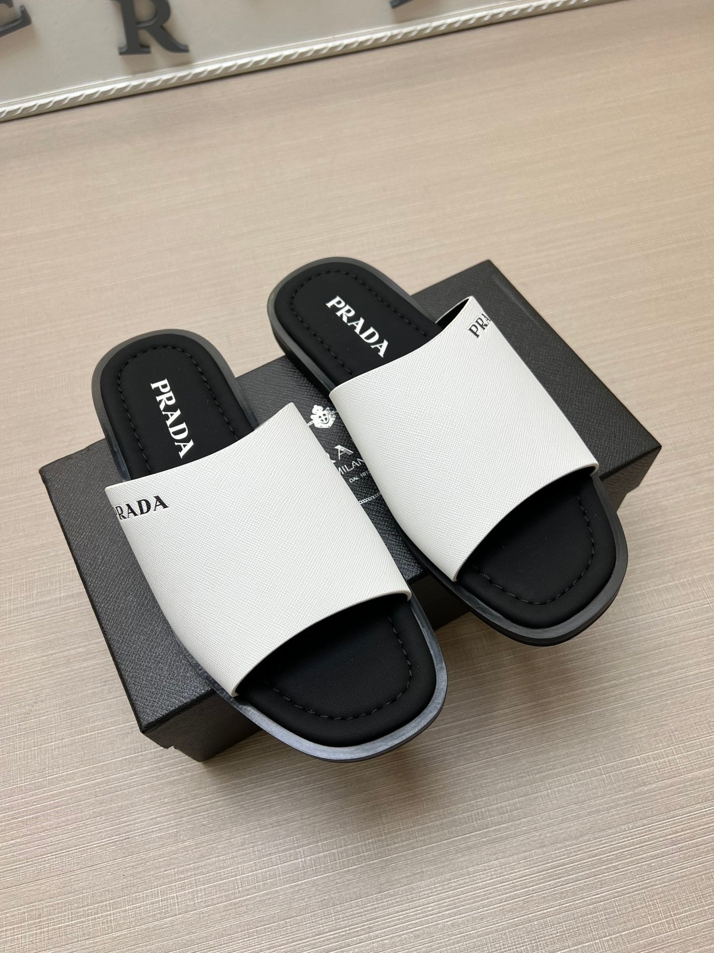 54PD73Z   fashion slippers