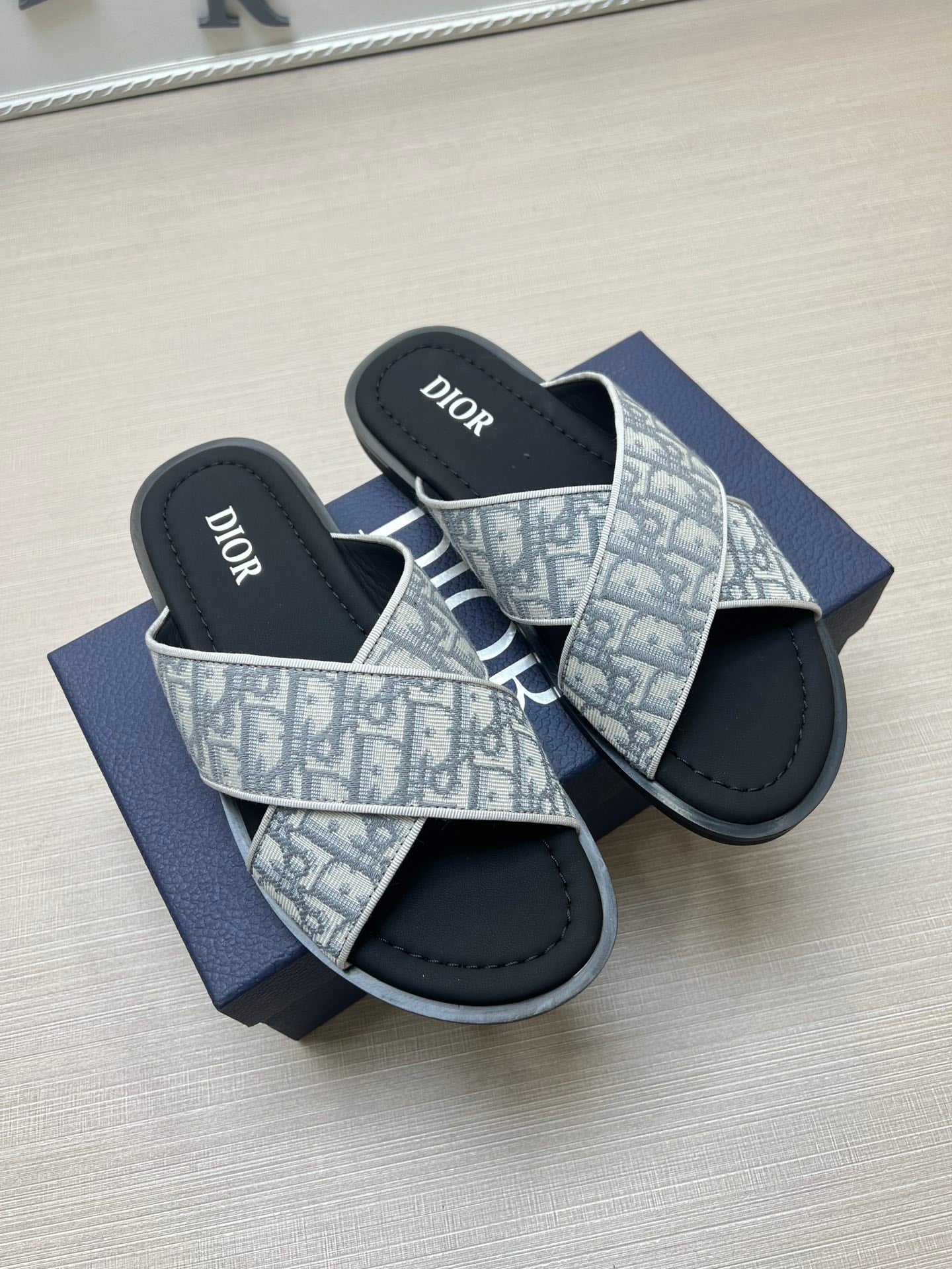 54D79Z  fashion  slippers