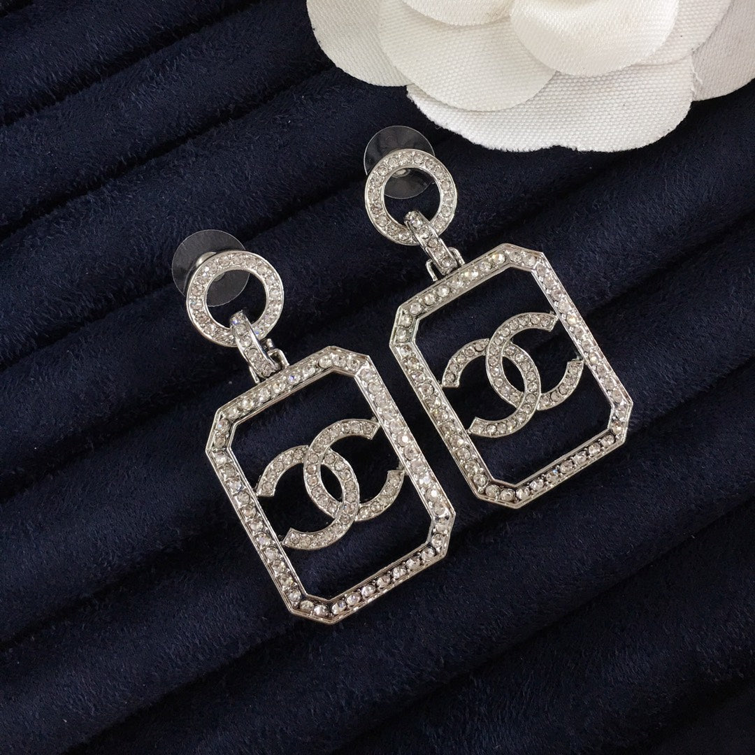 14C60E  Fashionable and high quality earrings