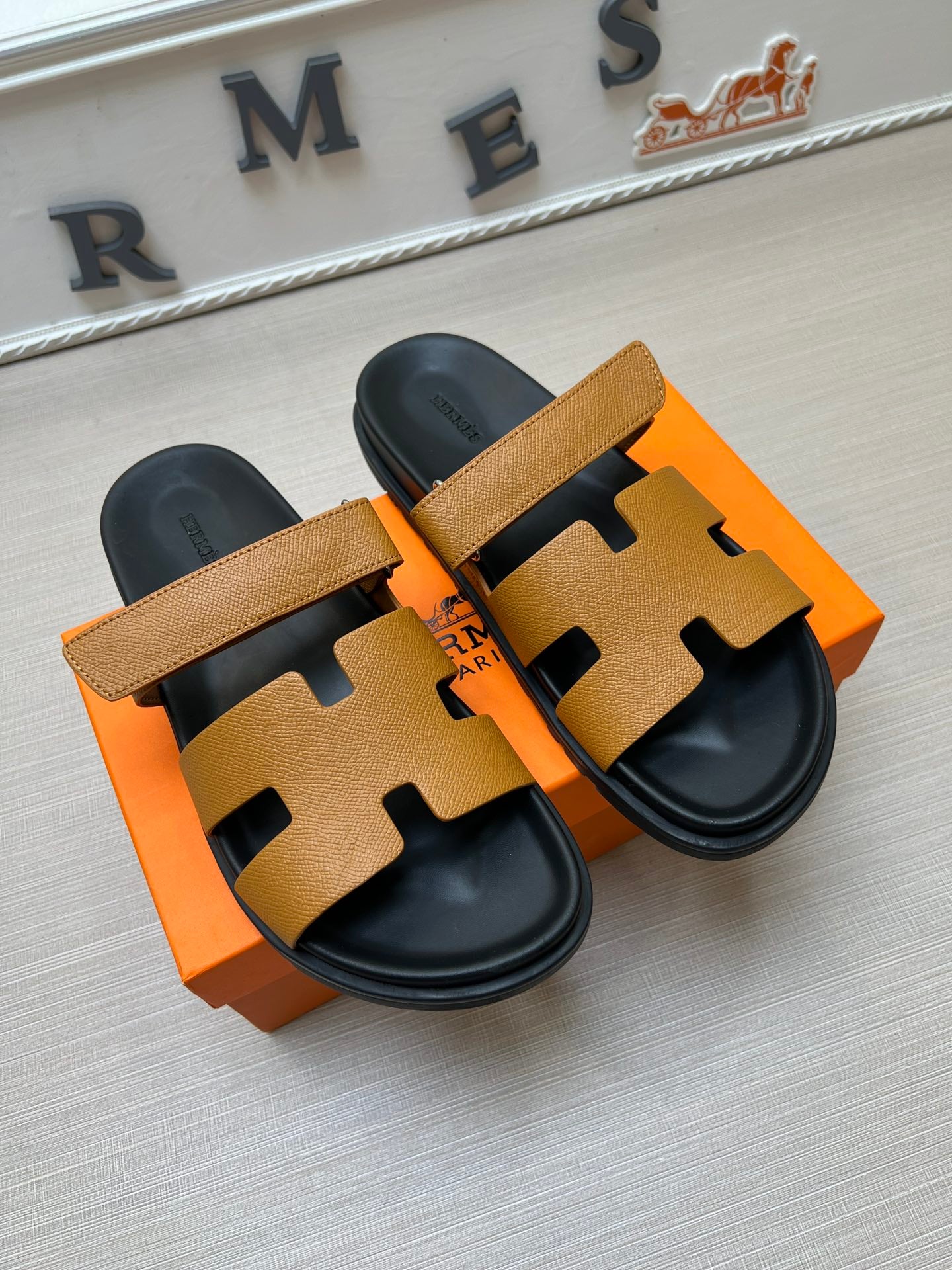 54H1Z    fashion slippers