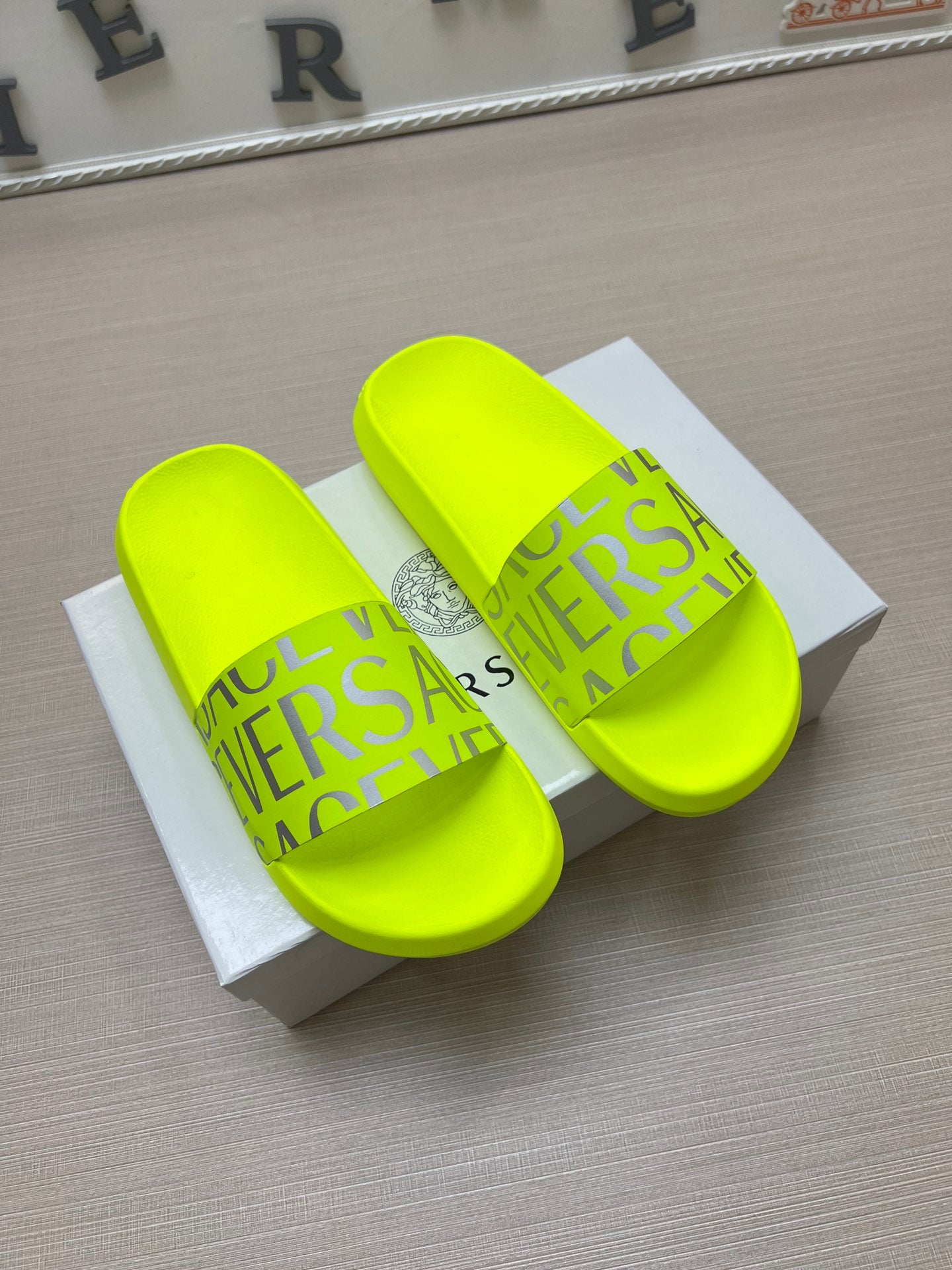 54V108Z  fashion  slippers