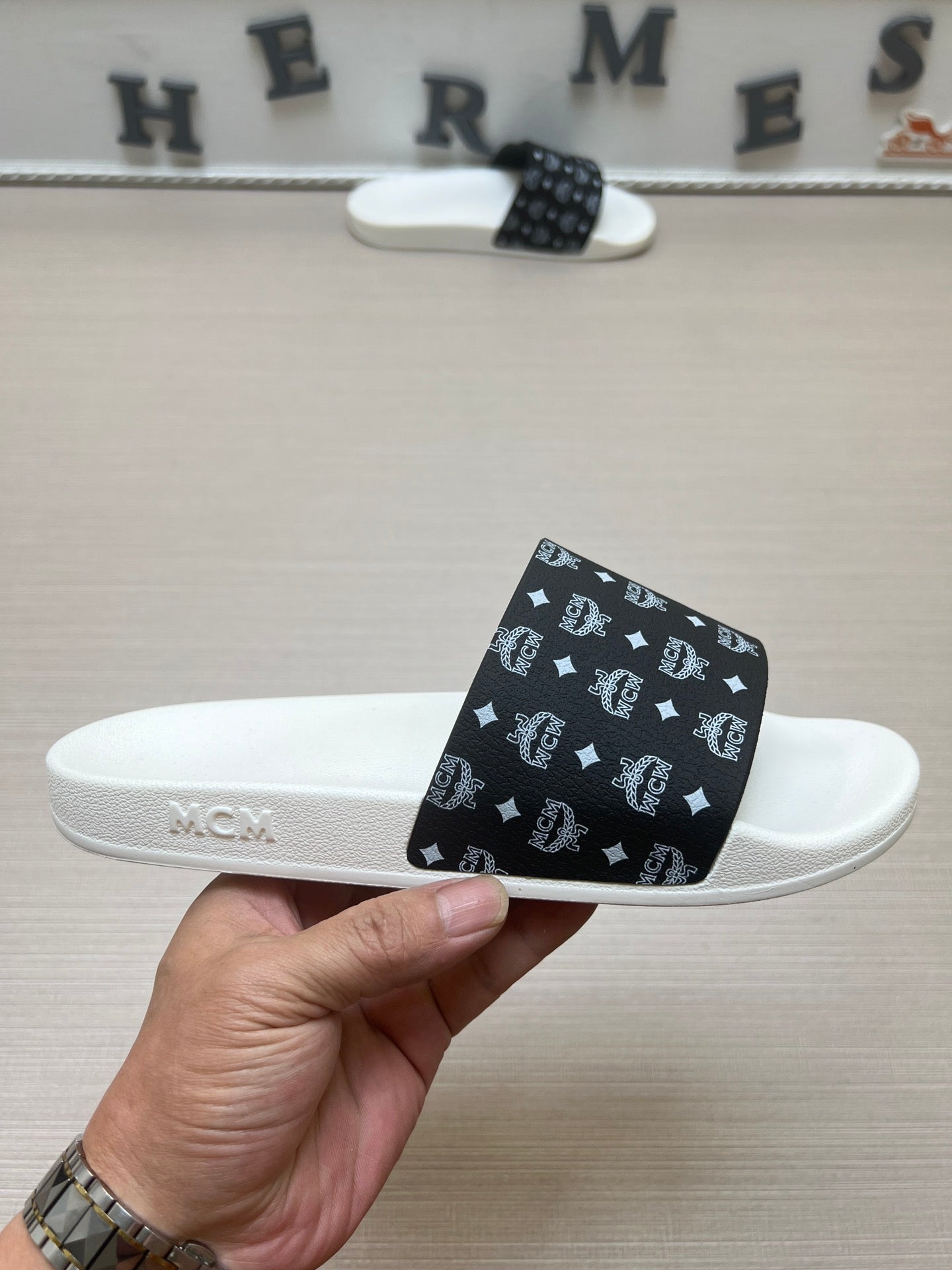 54M46Z  fashion  slippers