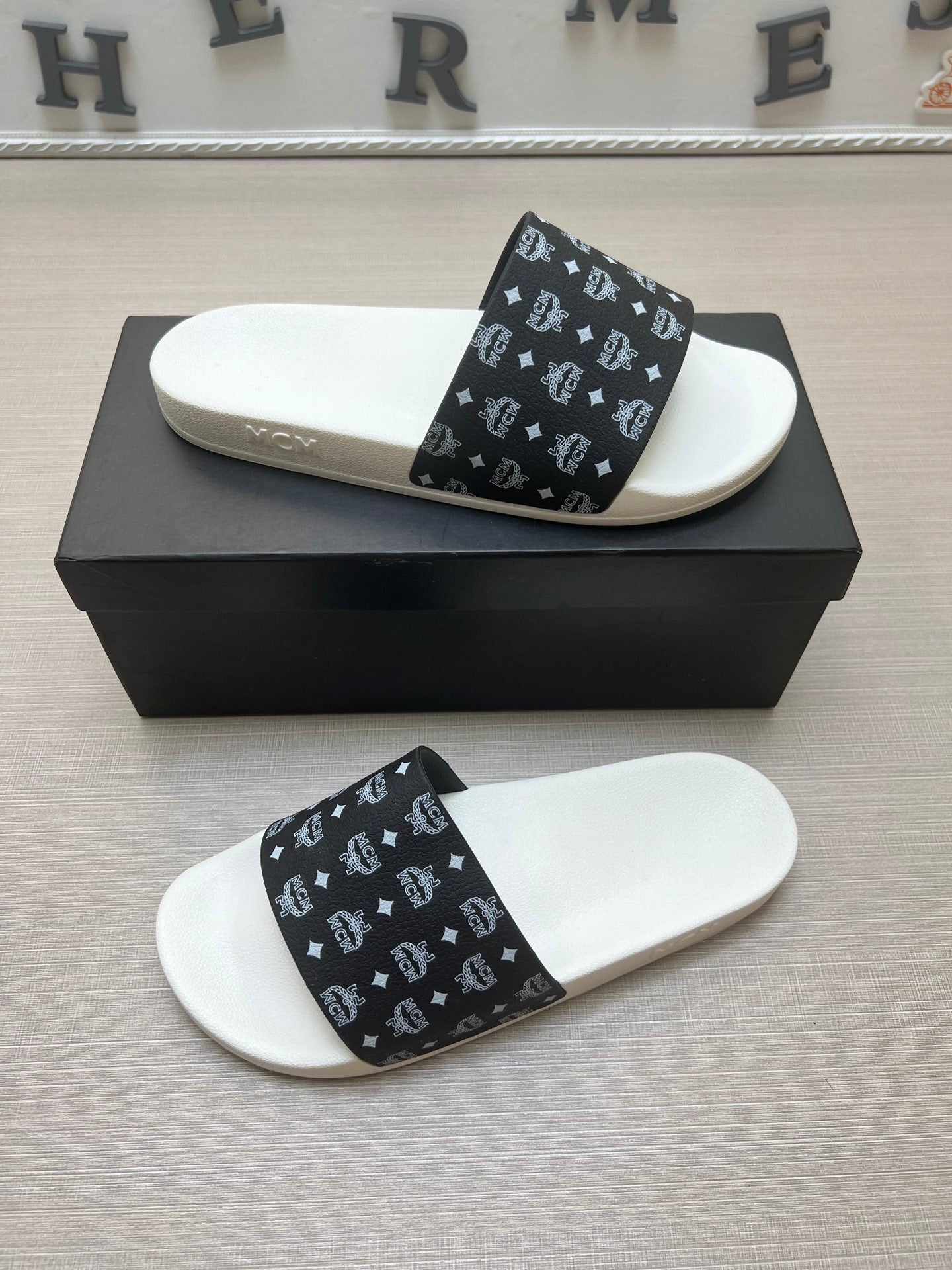 54M46Z  fashion  slippers