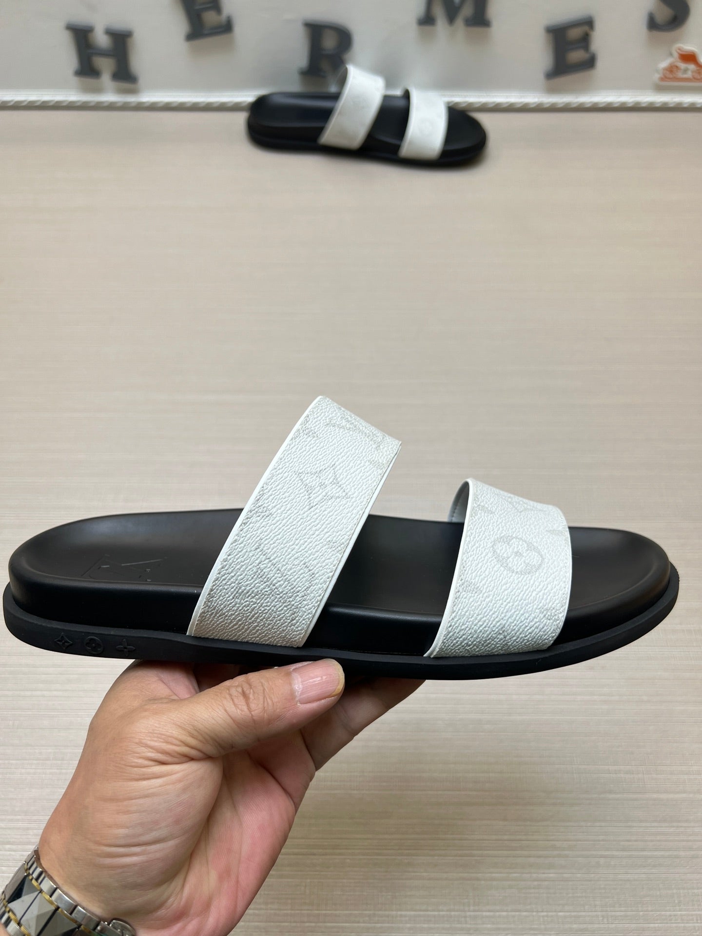 54E58Z   fashion  slippers