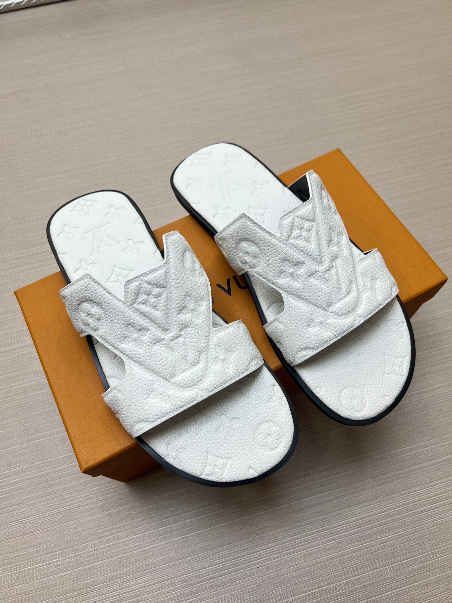 54E34Z  fashion  slippers