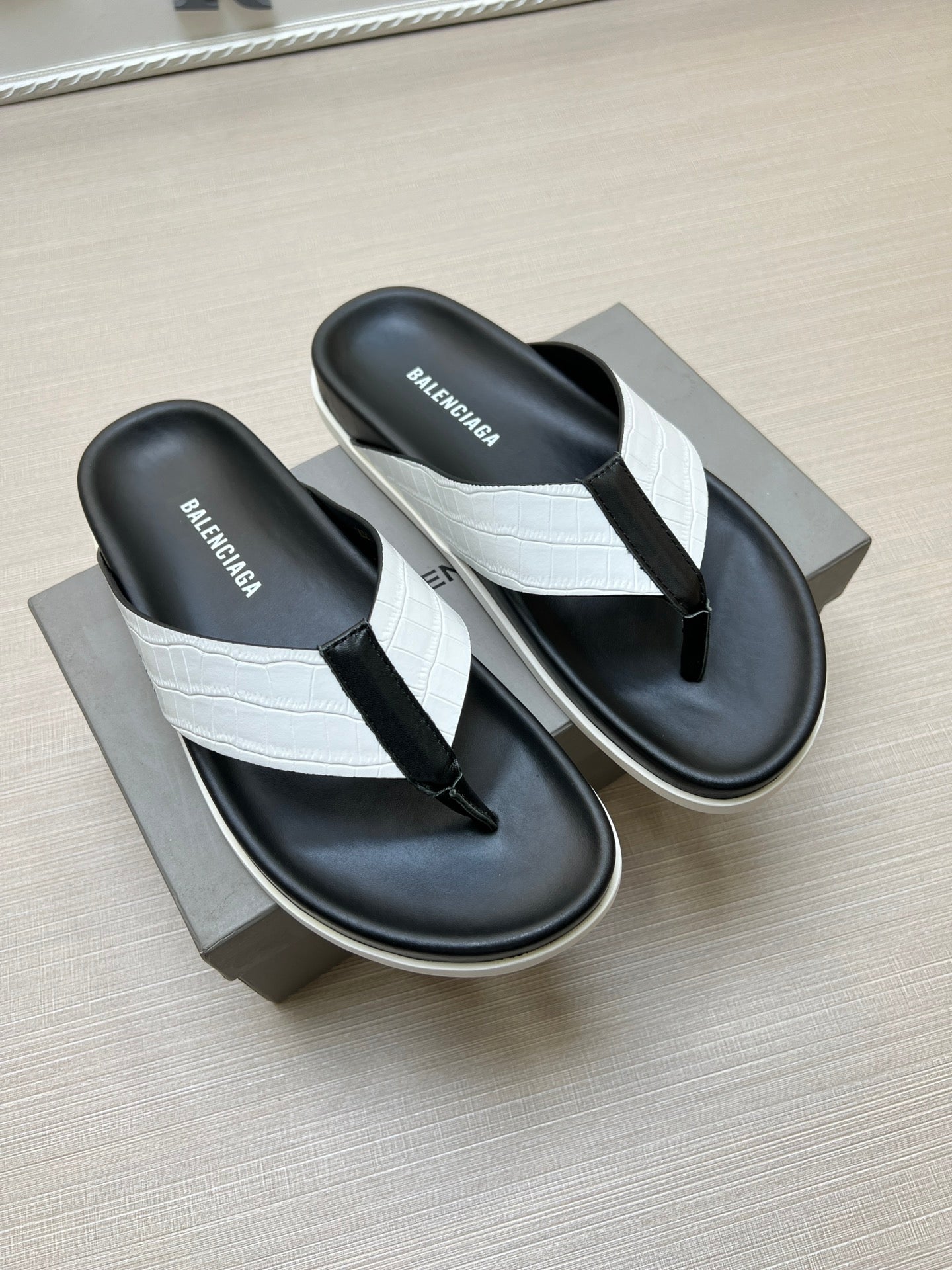 54J98Z   fashion  slippers