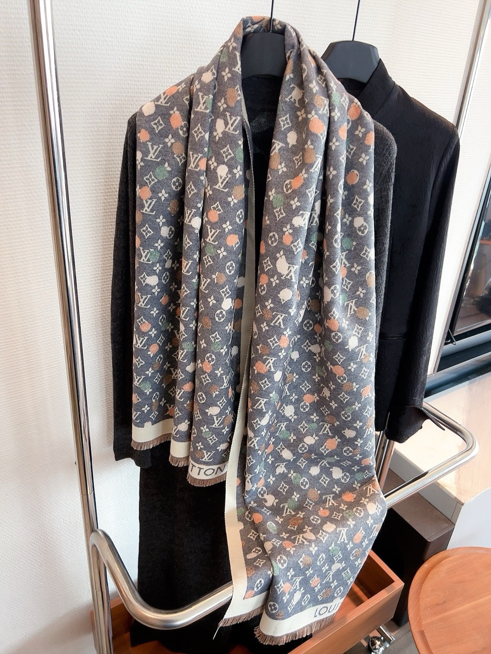 14E437W　 Fashion scarves