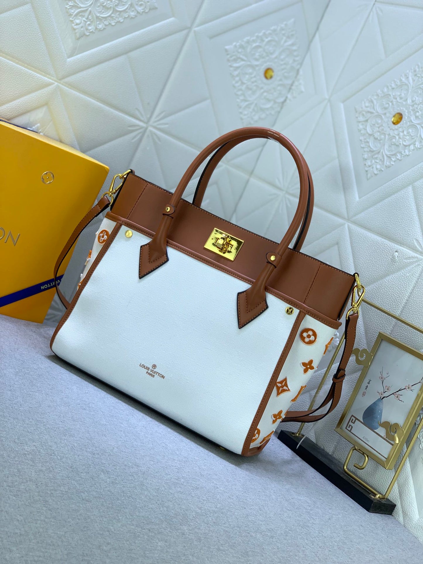 2XE338B hight quality leather Bags