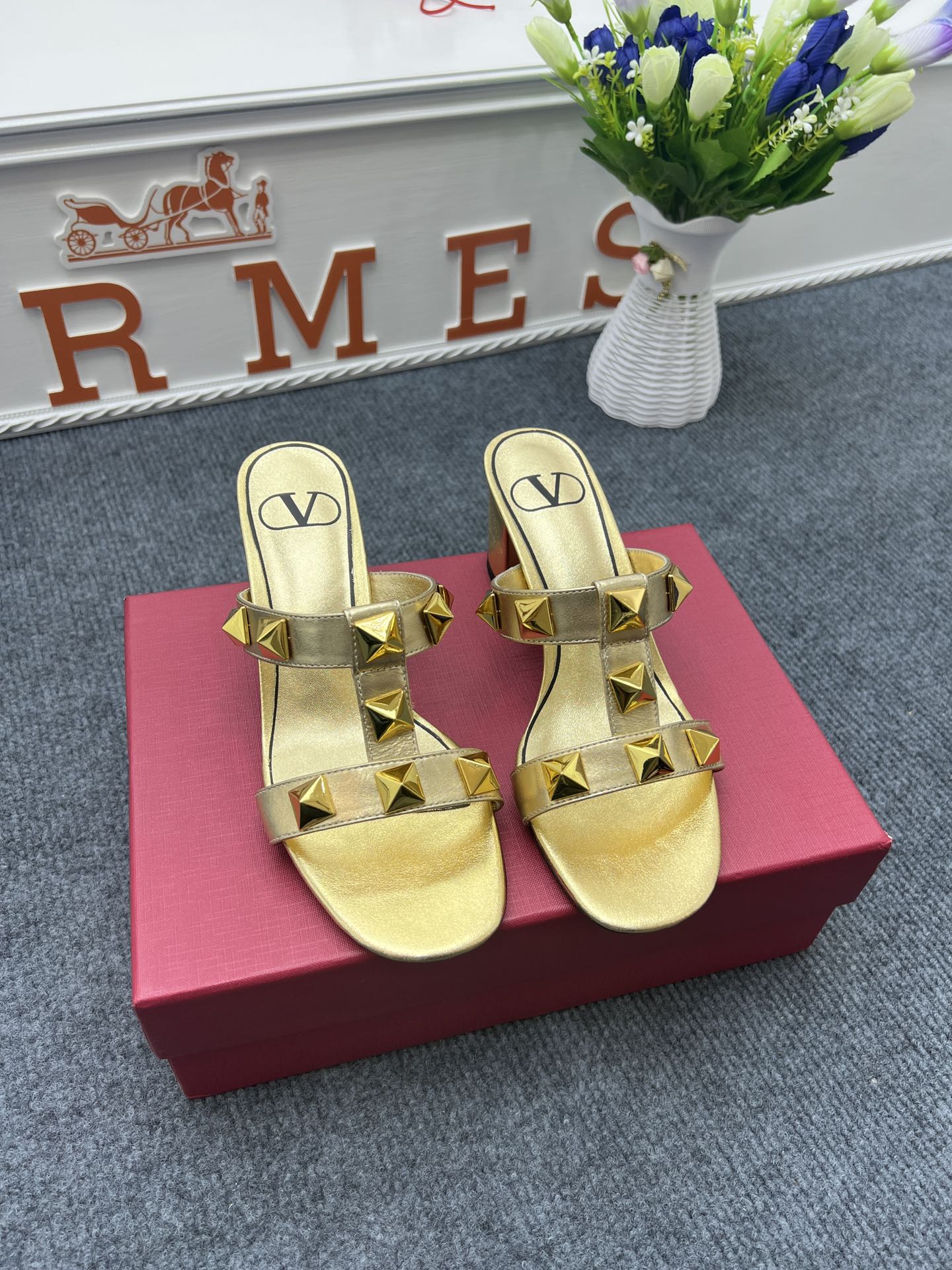 1: 1 High quality leather sandals 5YVL65Z