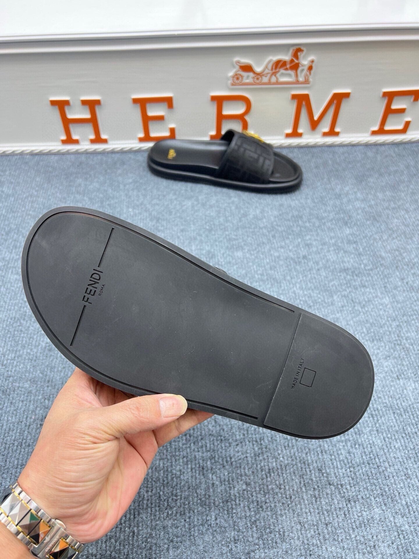 54F37Z  fashion  slippers