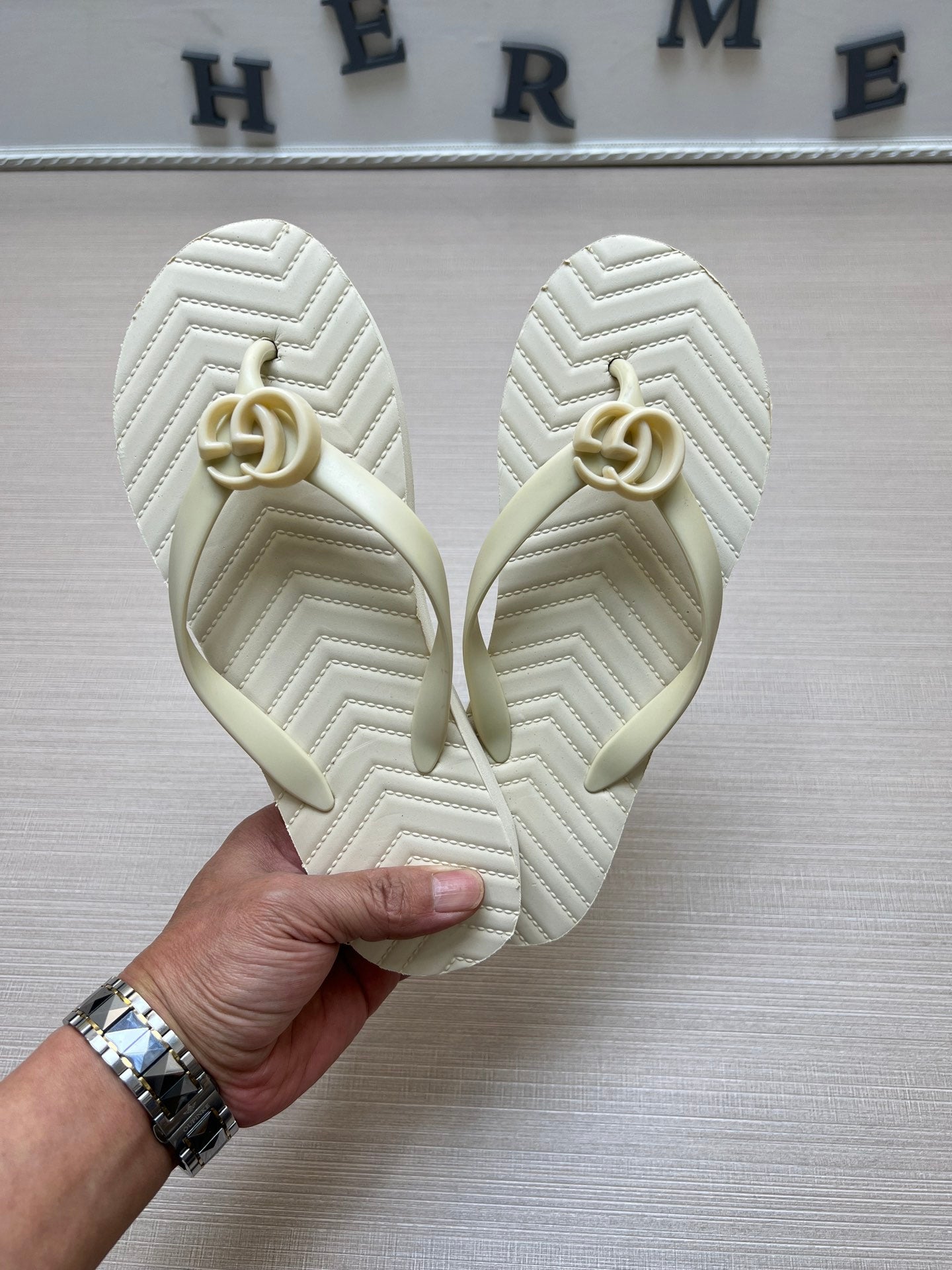 54B105Z    fashion slippers