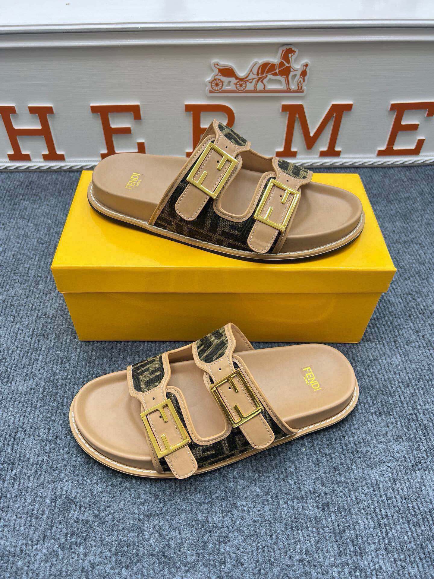 54F38Z  fashion  slippers