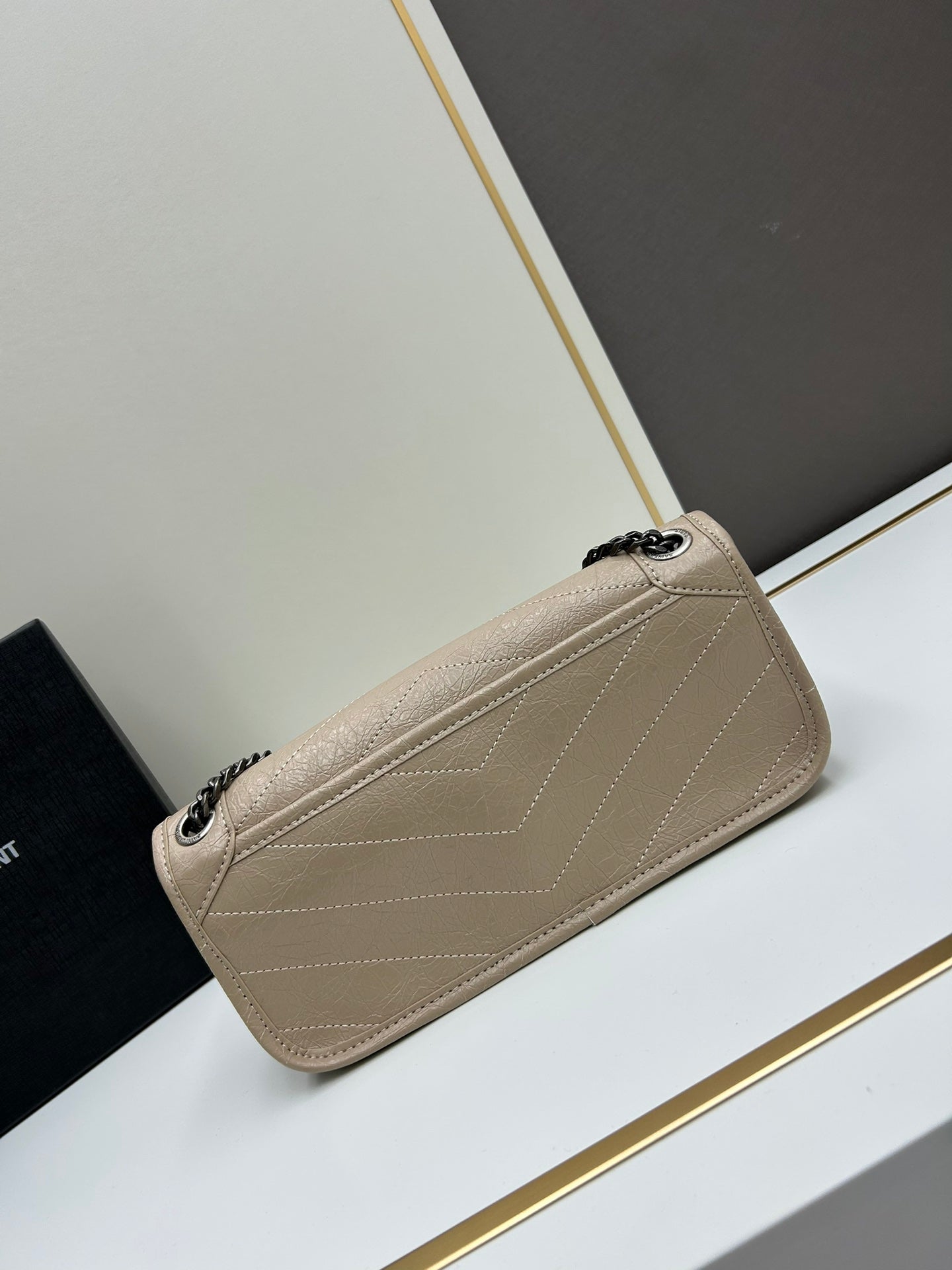 1XB460B Fashionable leather bag