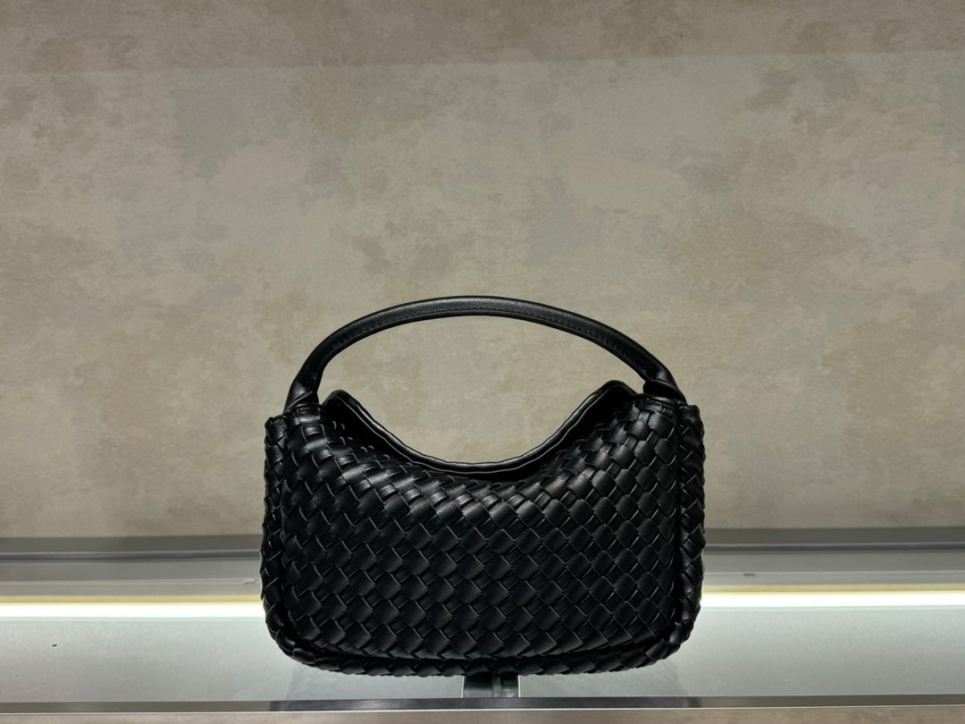 1XA83B (Fashionable leather bag )