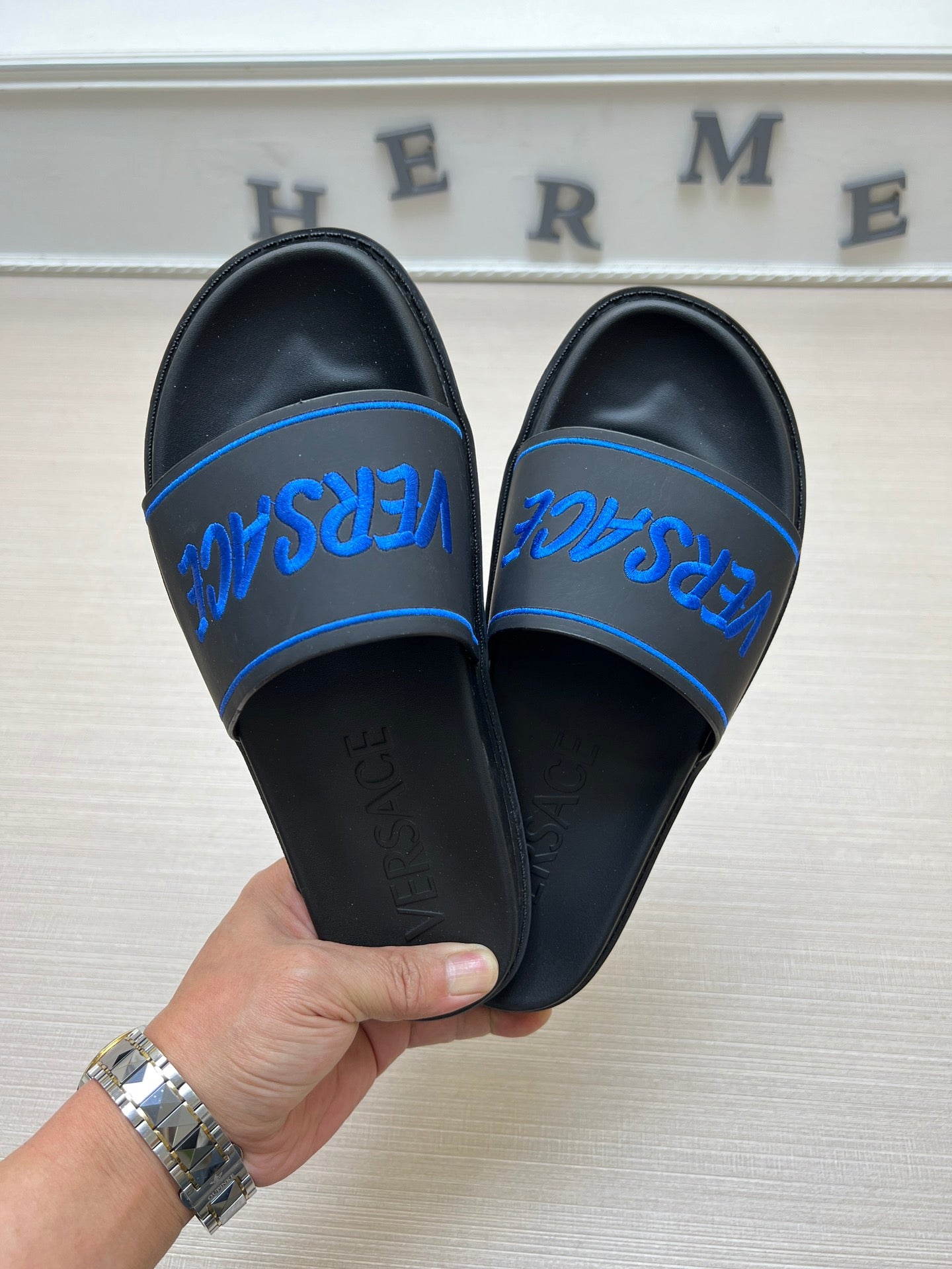 54V54Z   fashion  slippers