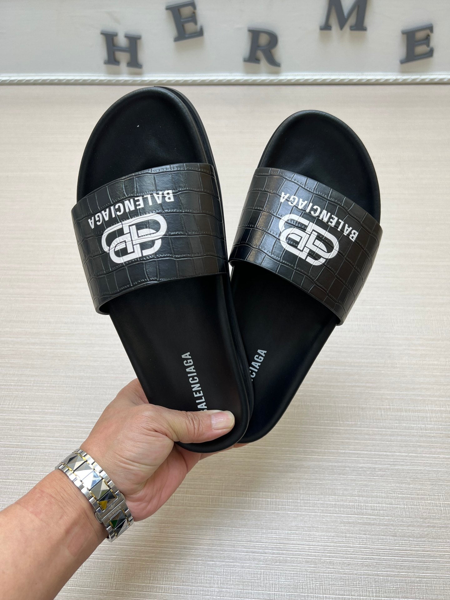 54J99Z    fashion  slippers