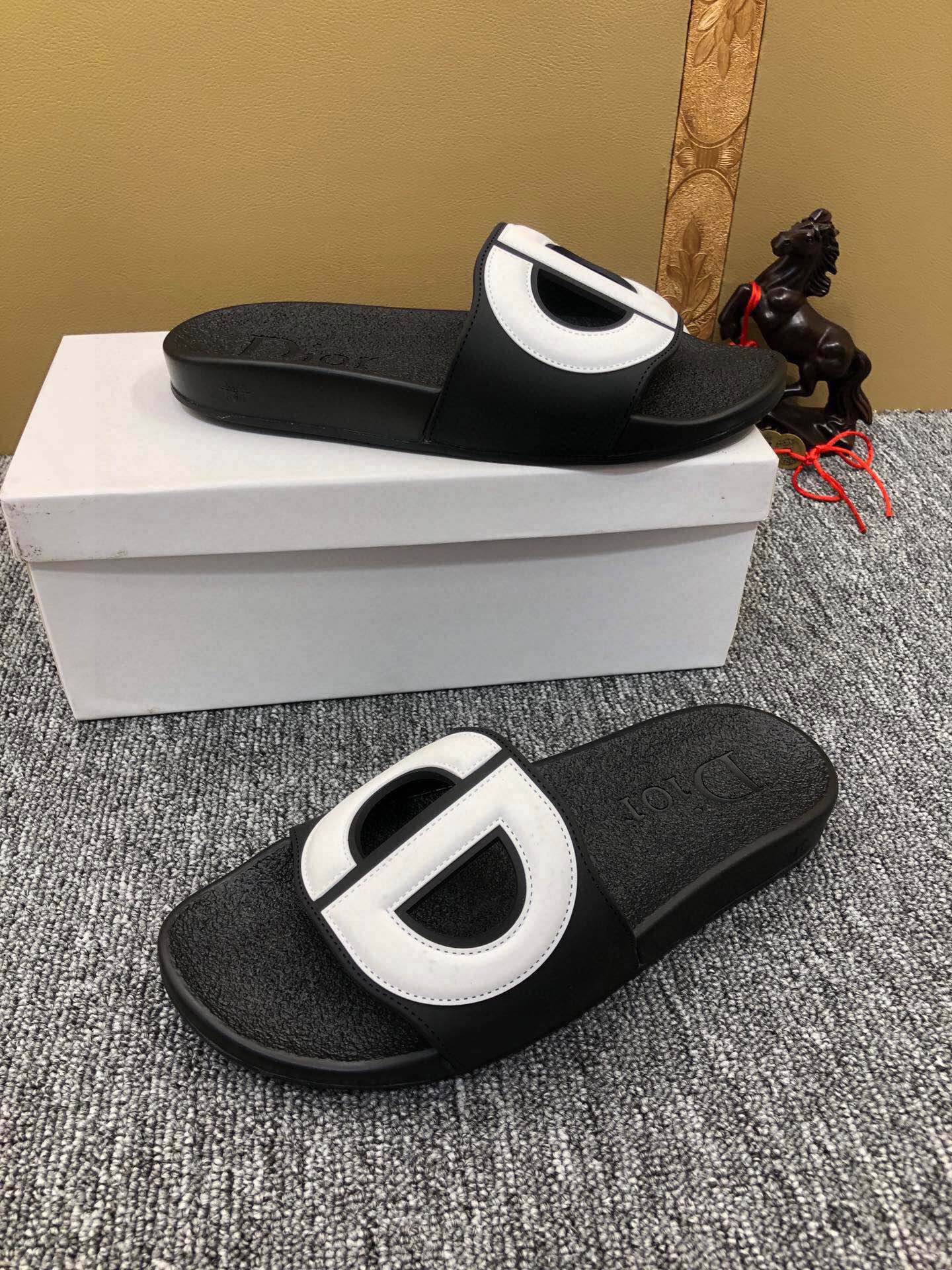 54D51Z   fashion  slippers