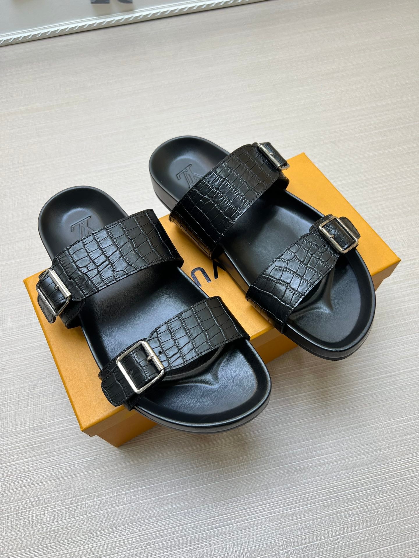 54E87Z  fashion  slippers