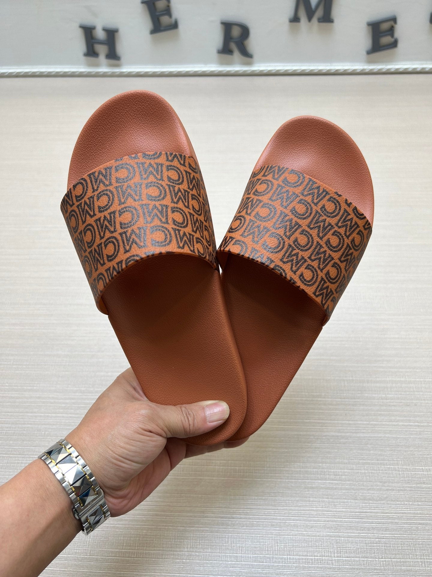 54M45Z    fashion  slippers